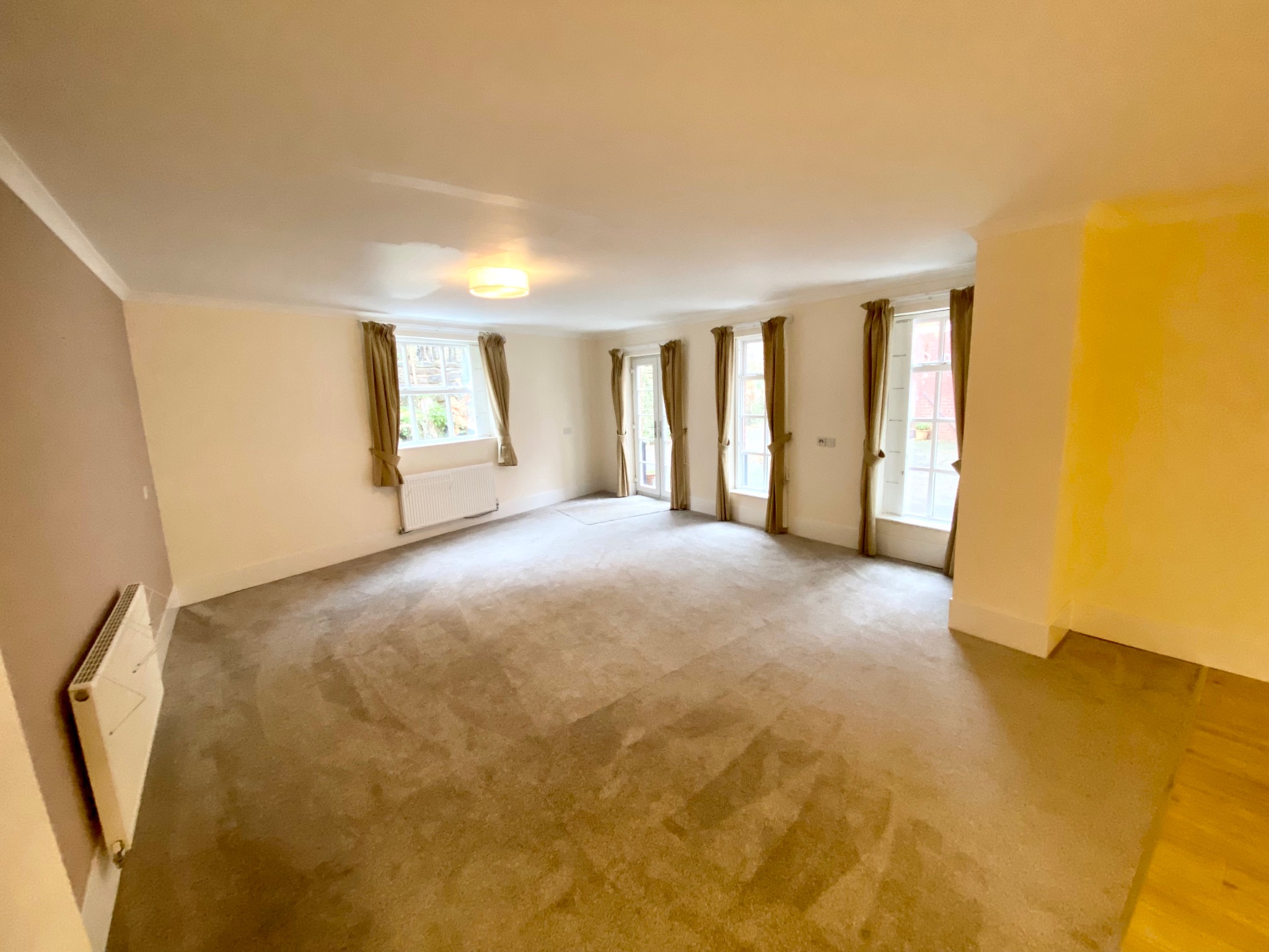 2 bedroom ground floor flat/apartment To Let in Hebden Bridge - Photograph 5.