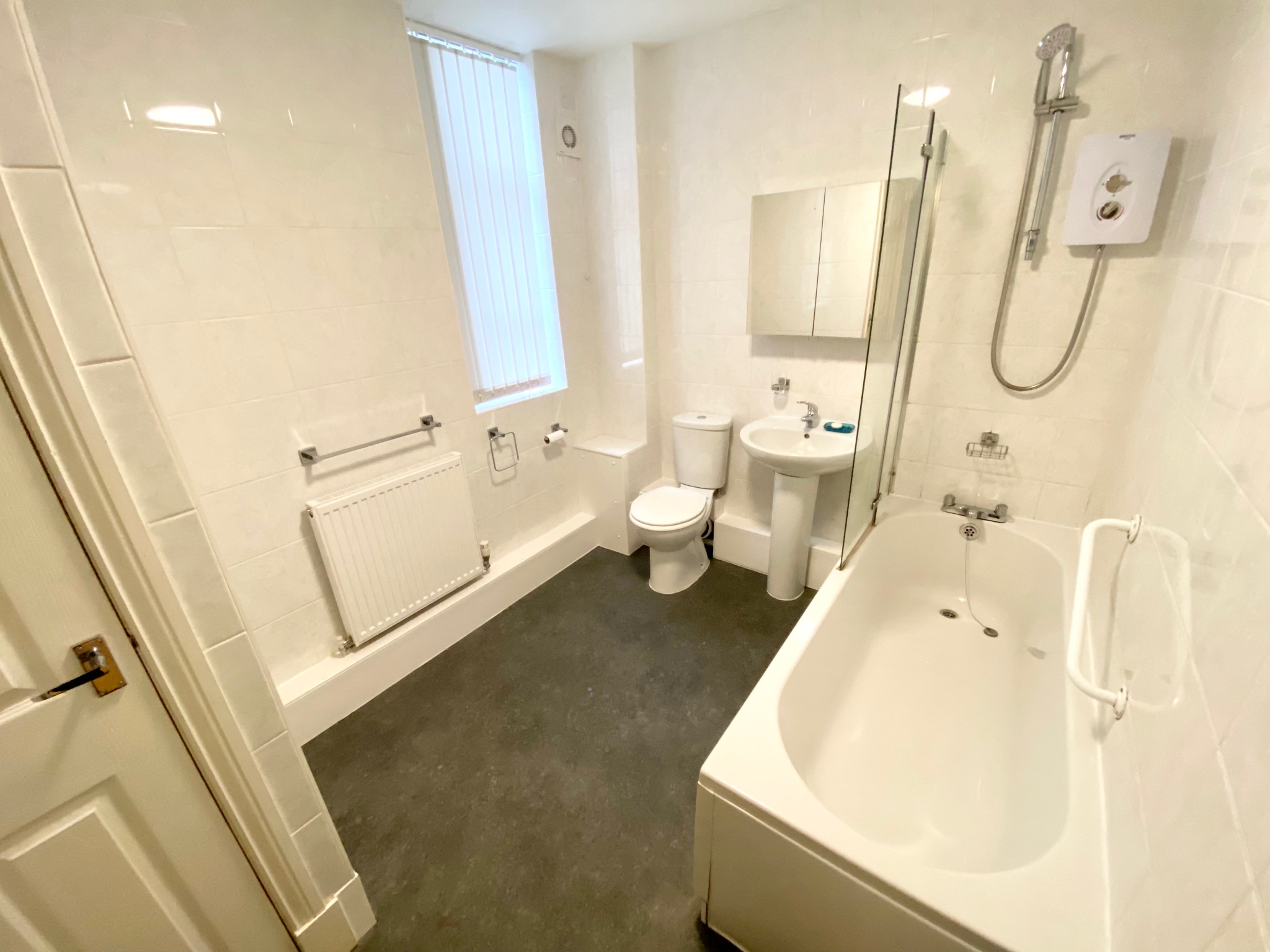 2 bedroom ground floor flat/apartment To Let in Hebden Bridge - Photograph 9.