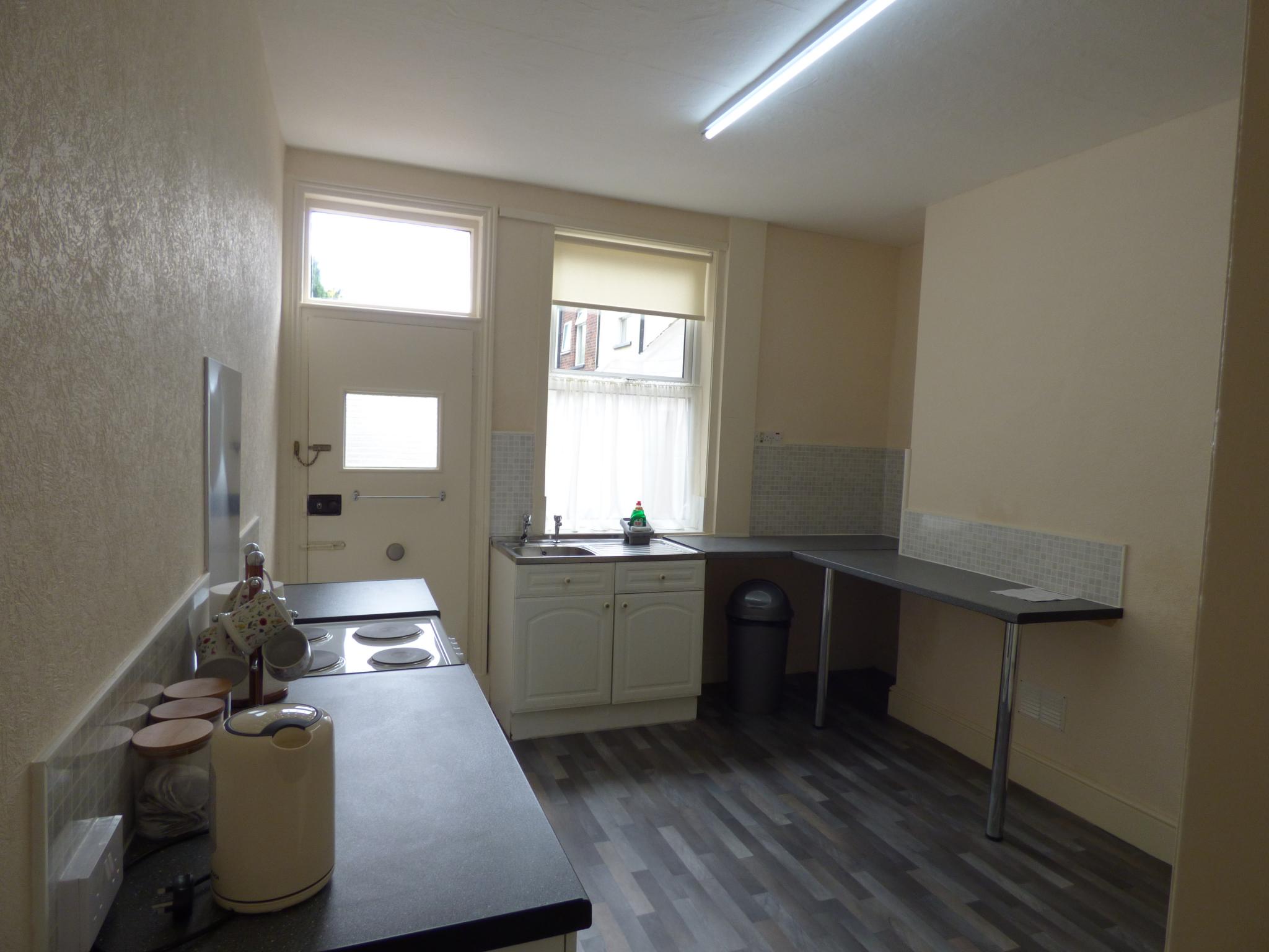 2 bedroom mid terraced house Let in Stockport - Photograph 2.