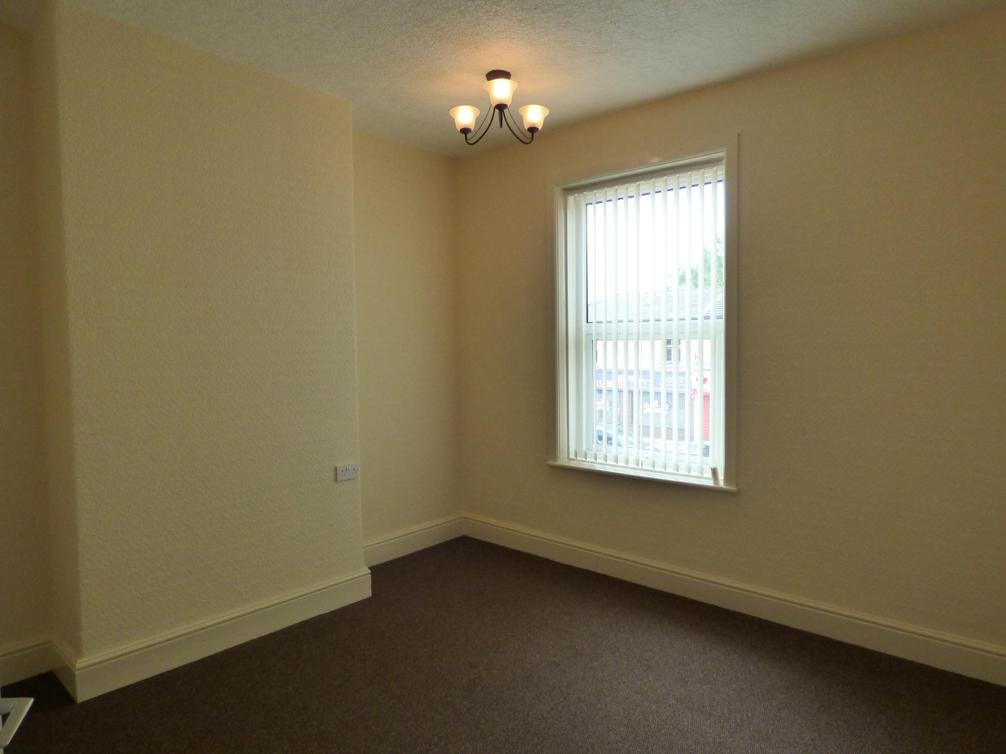 2 bedroom mid terraced house Let in Stockport - Photograph 5.