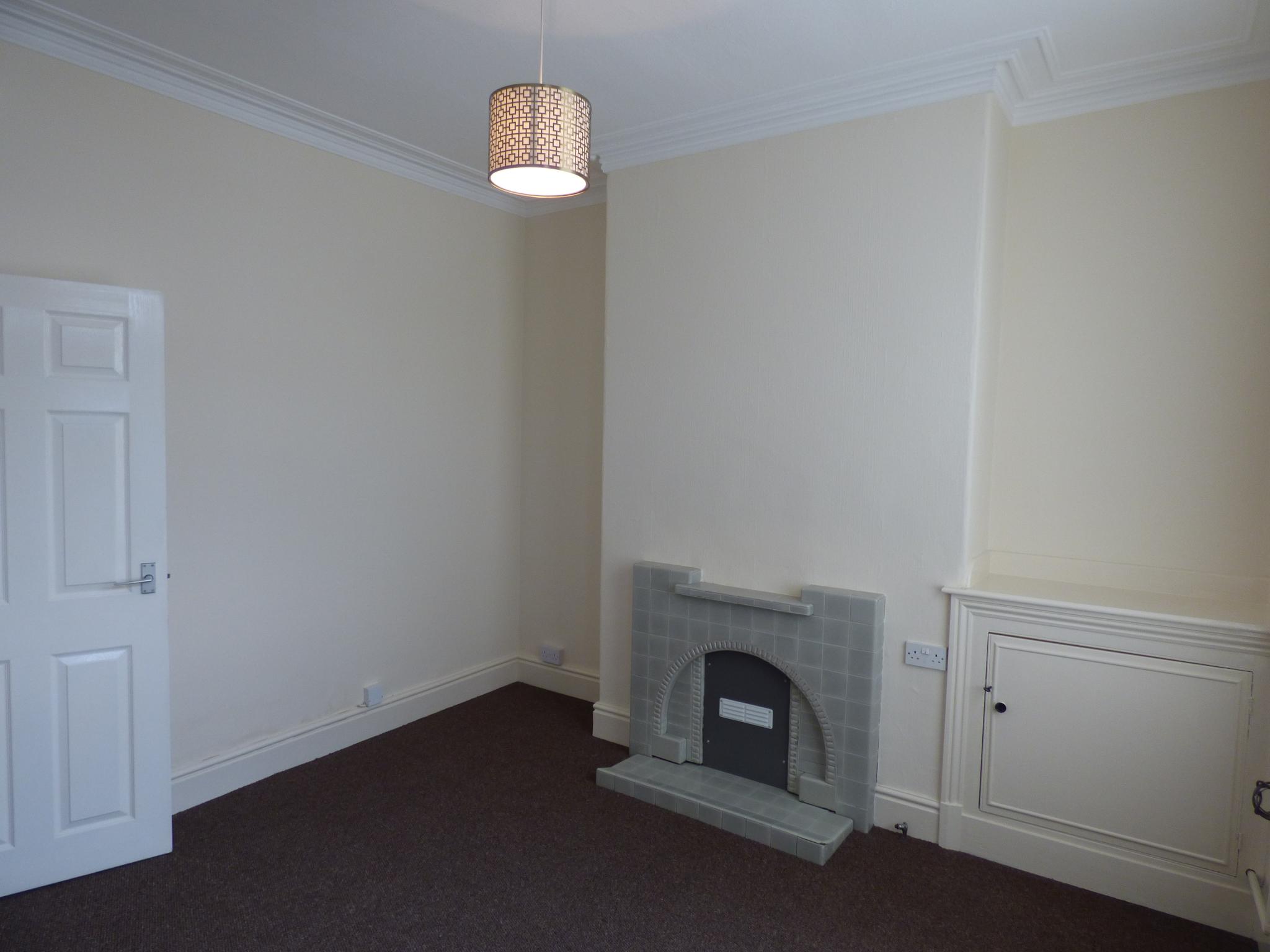 2 bedroom mid terraced house Let in Stockport - Photograph 4.