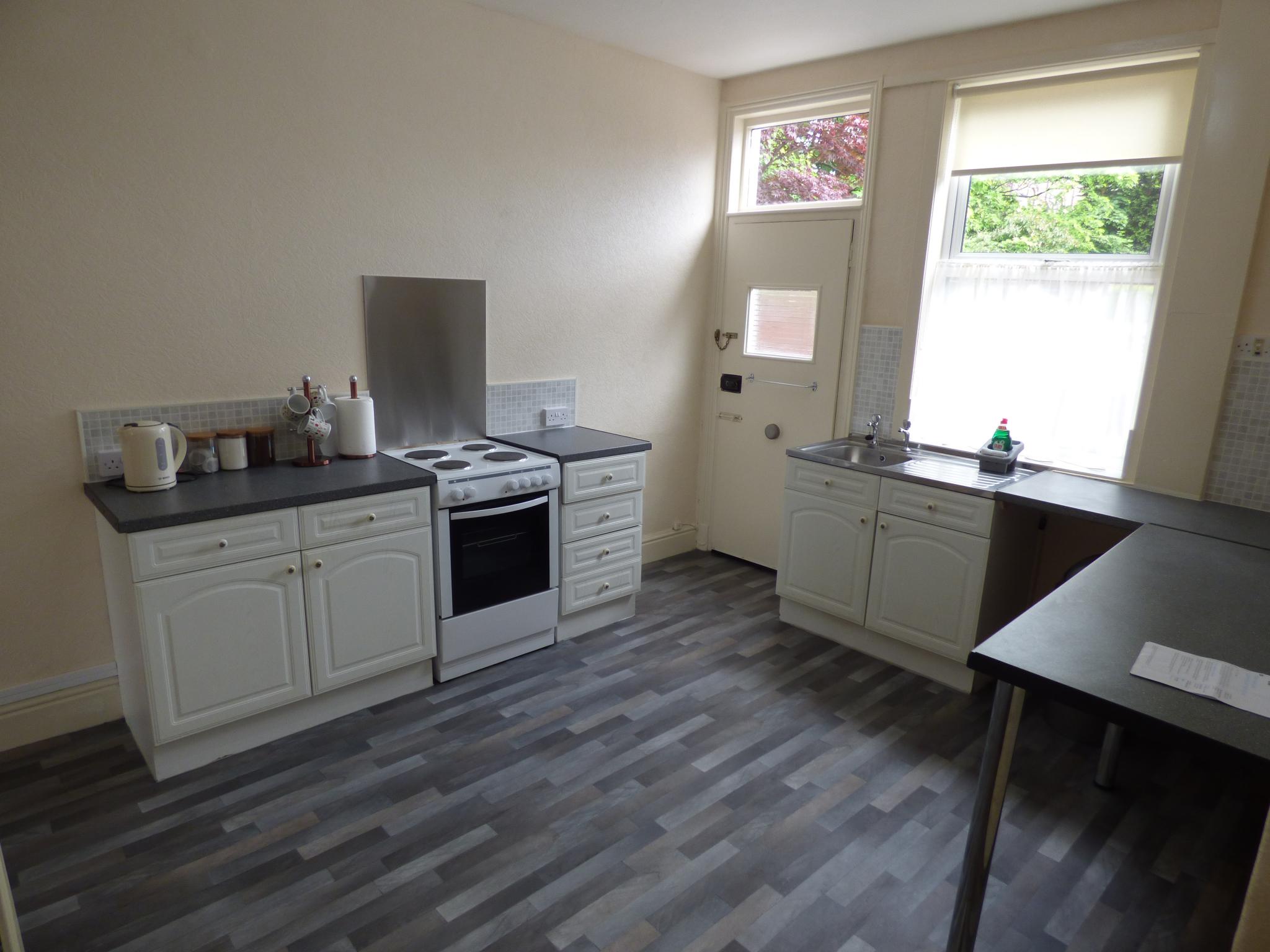 2 bedroom mid terraced house Let in Stockport - Photograph 3.