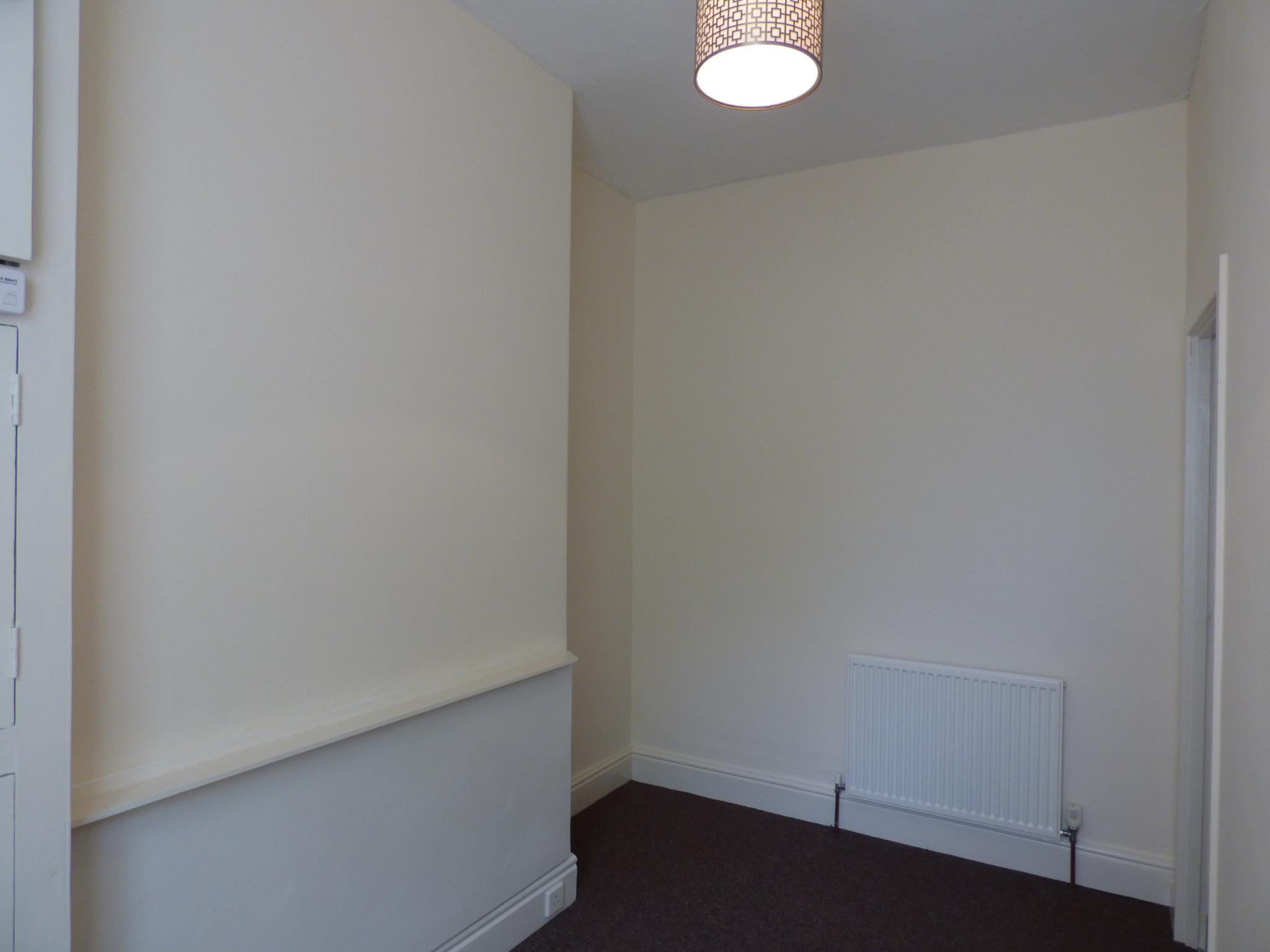2 bedroom mid terraced house Let in Stockport - Photograph 7.