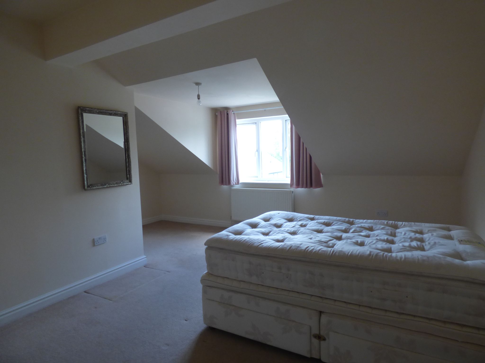 2 bedroom duplex flat/apartment To Let in Stockport - Bedroom One.