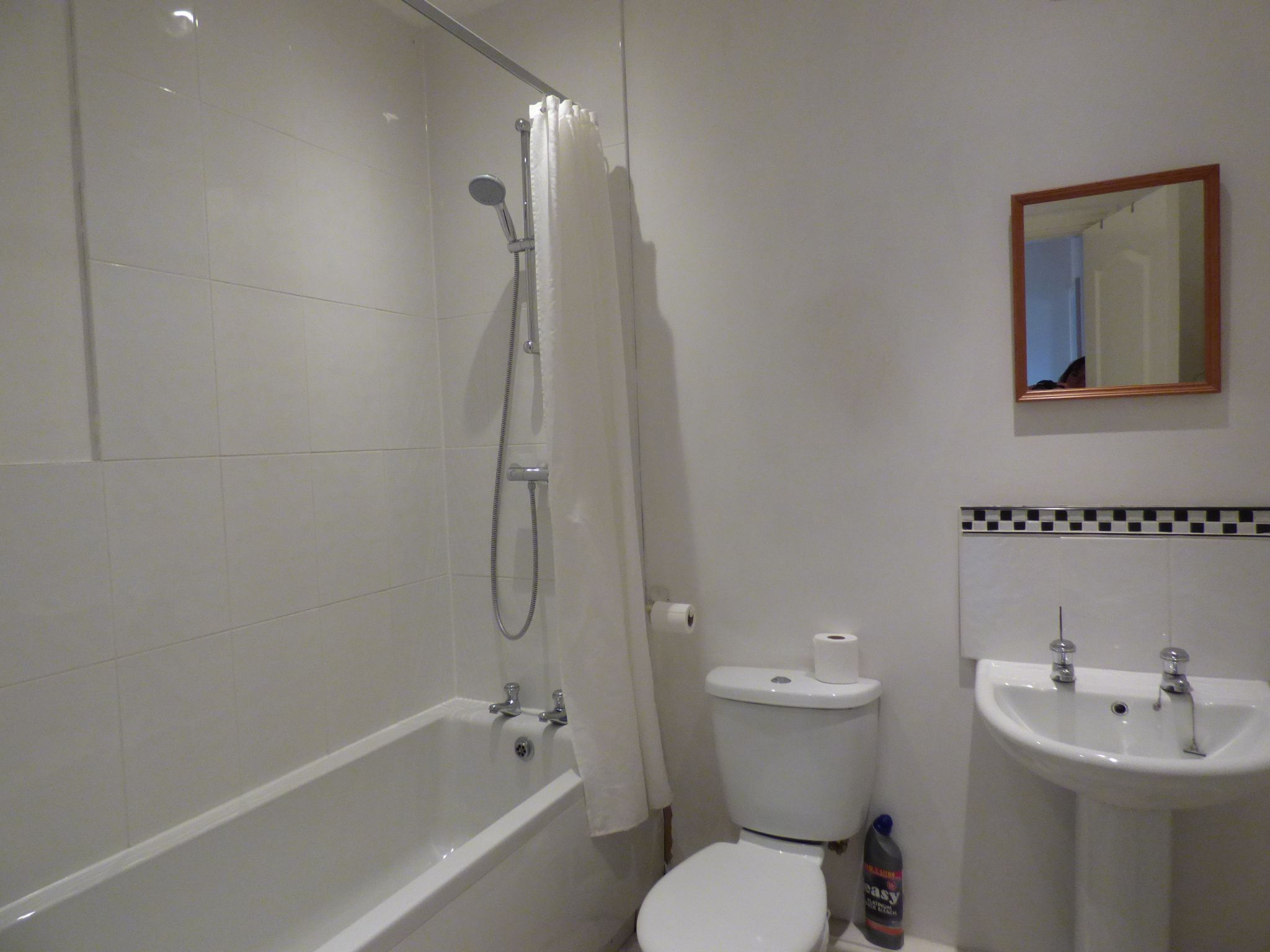 2 bedroom duplex flat/apartment To Let in Stockport - Photograph 9.