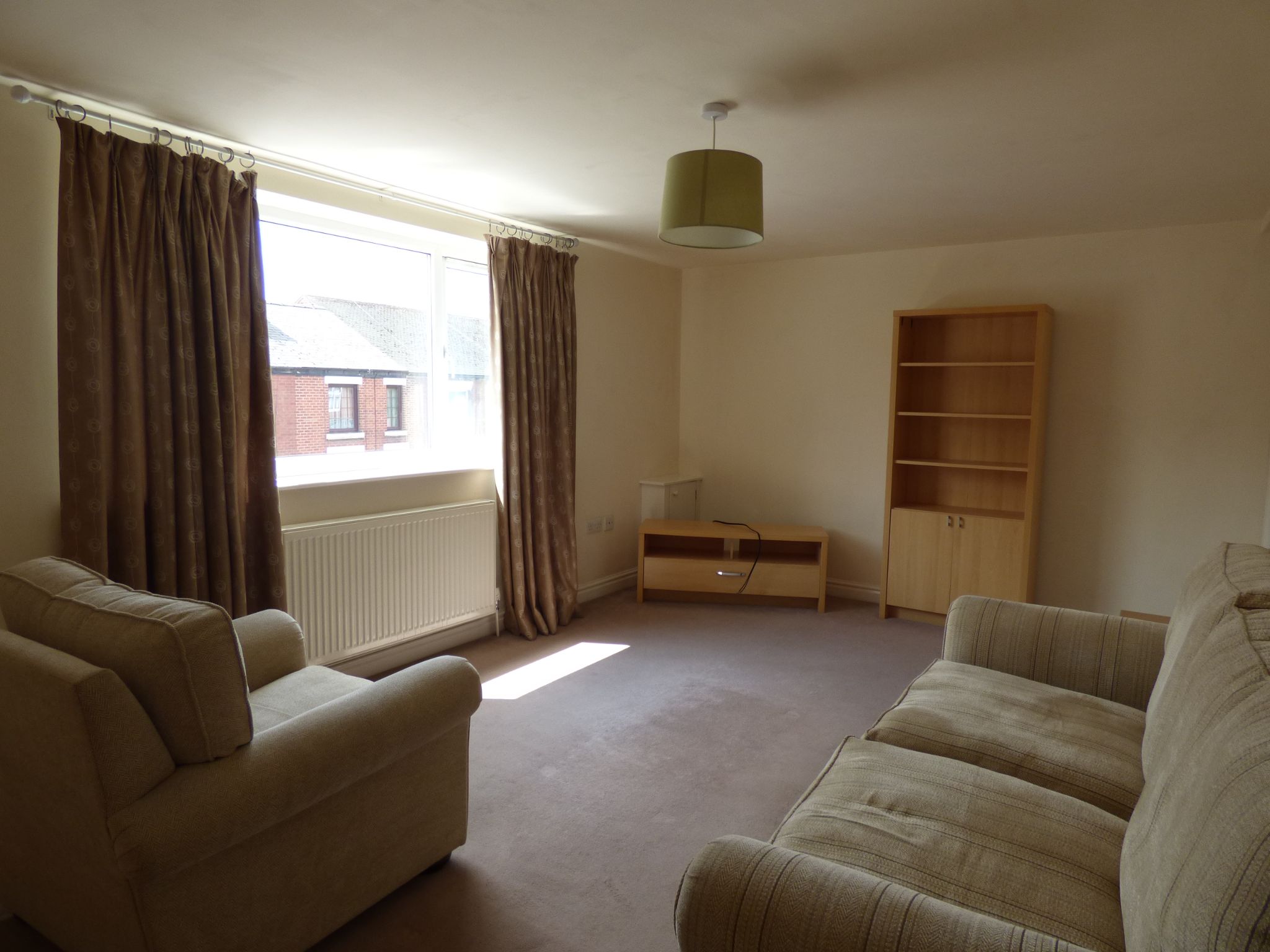 2 bedroom duplex flat/apartment To Let in Stockport - Lounge.