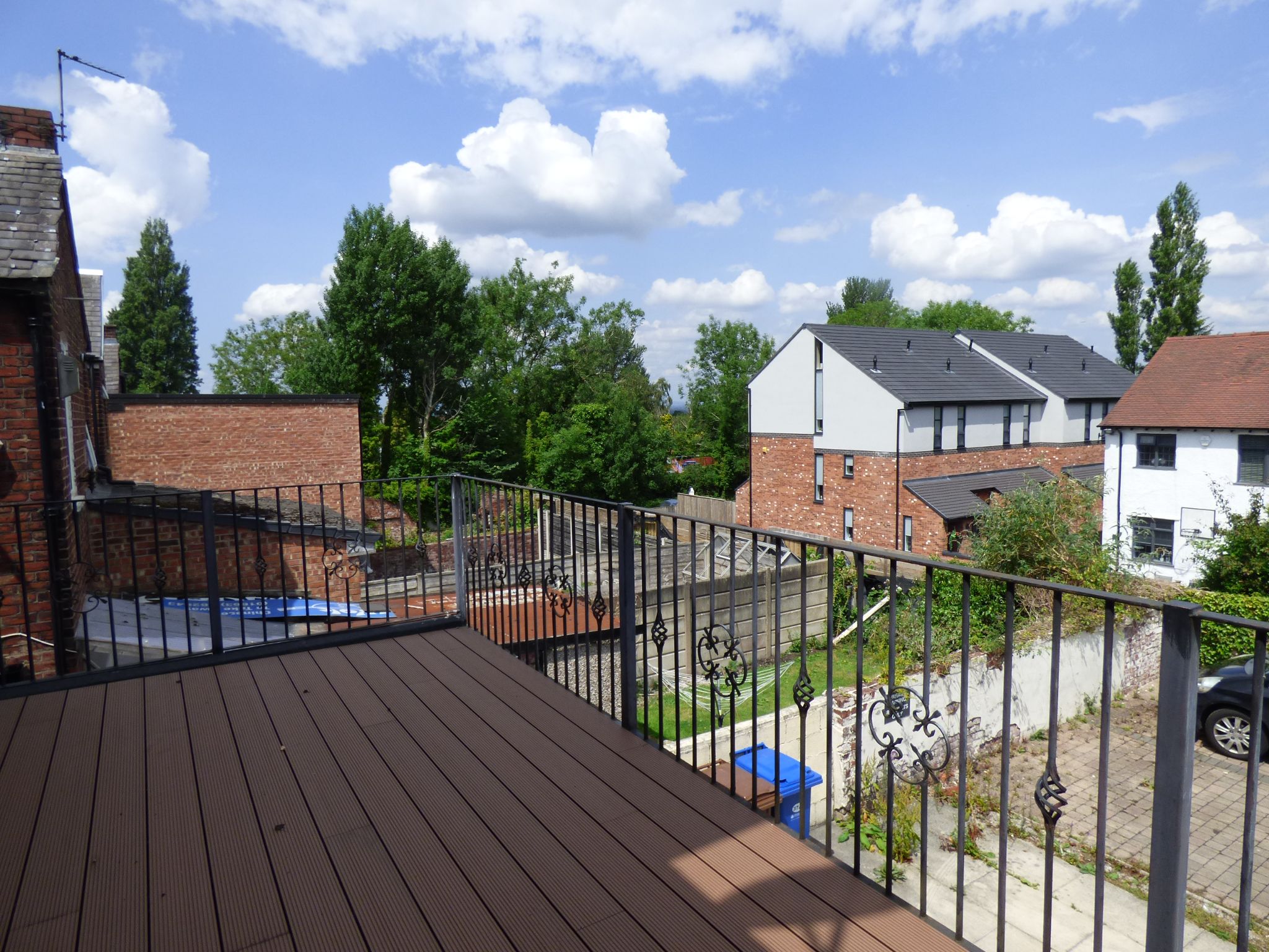 2 bedroom duplex flat/apartment To Let in Stockport - Property photograph.