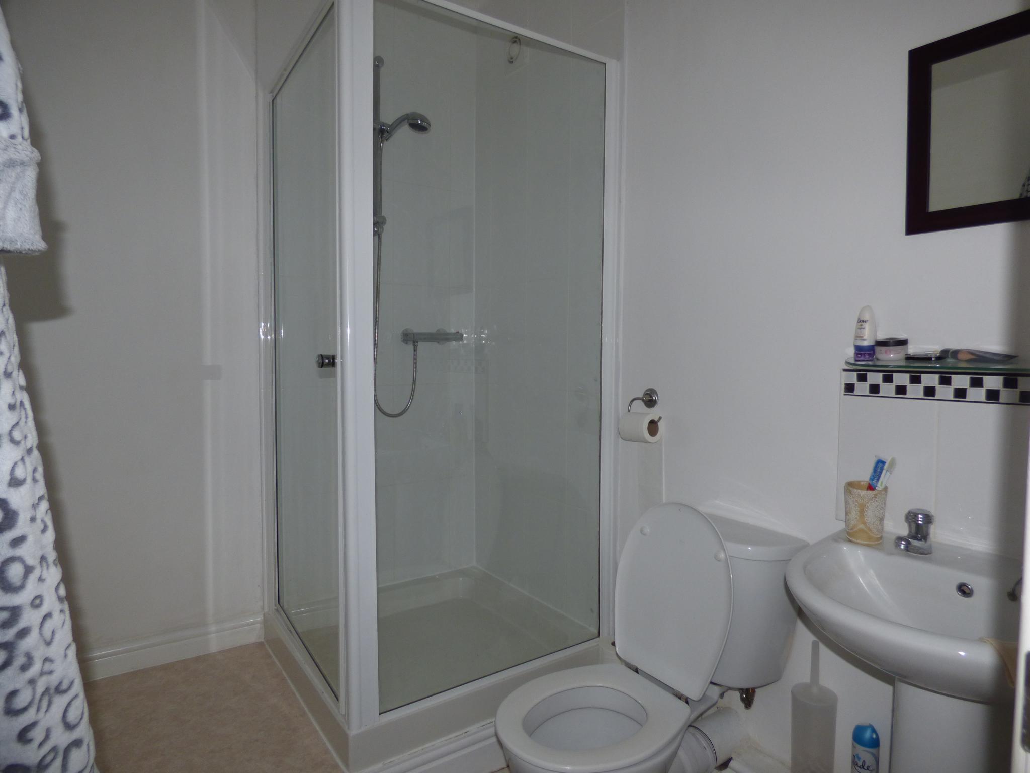 2 bedroom duplex flat/apartment To Let in Stockport - En-suite.