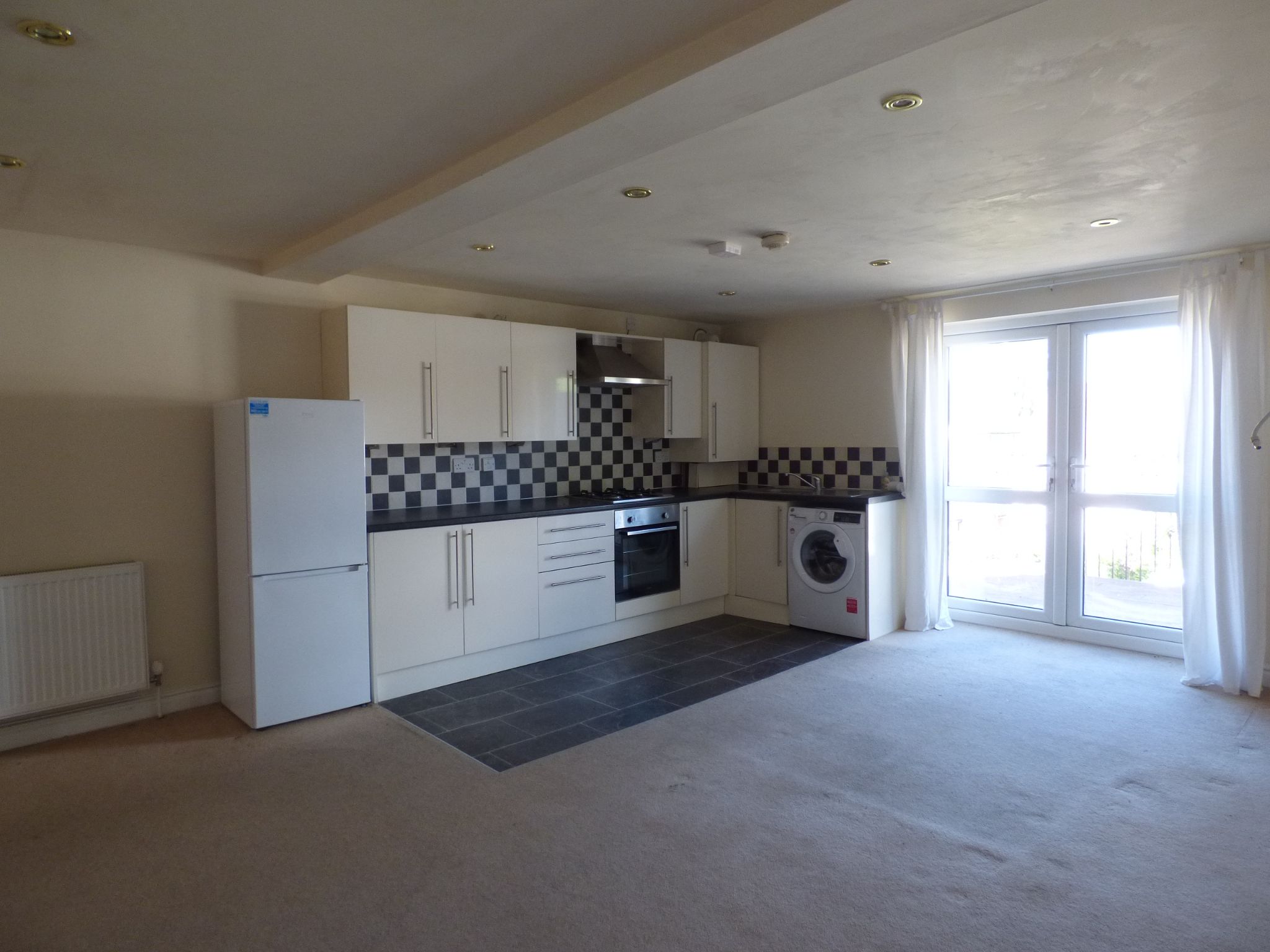 2 bedroom duplex flat/apartment To Let in Stockport - Photograph 10.