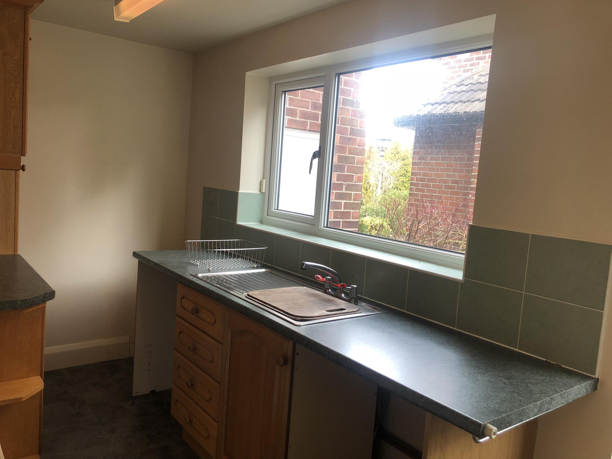 4 bedroom detached house Let in Stockport - Photograph 6.