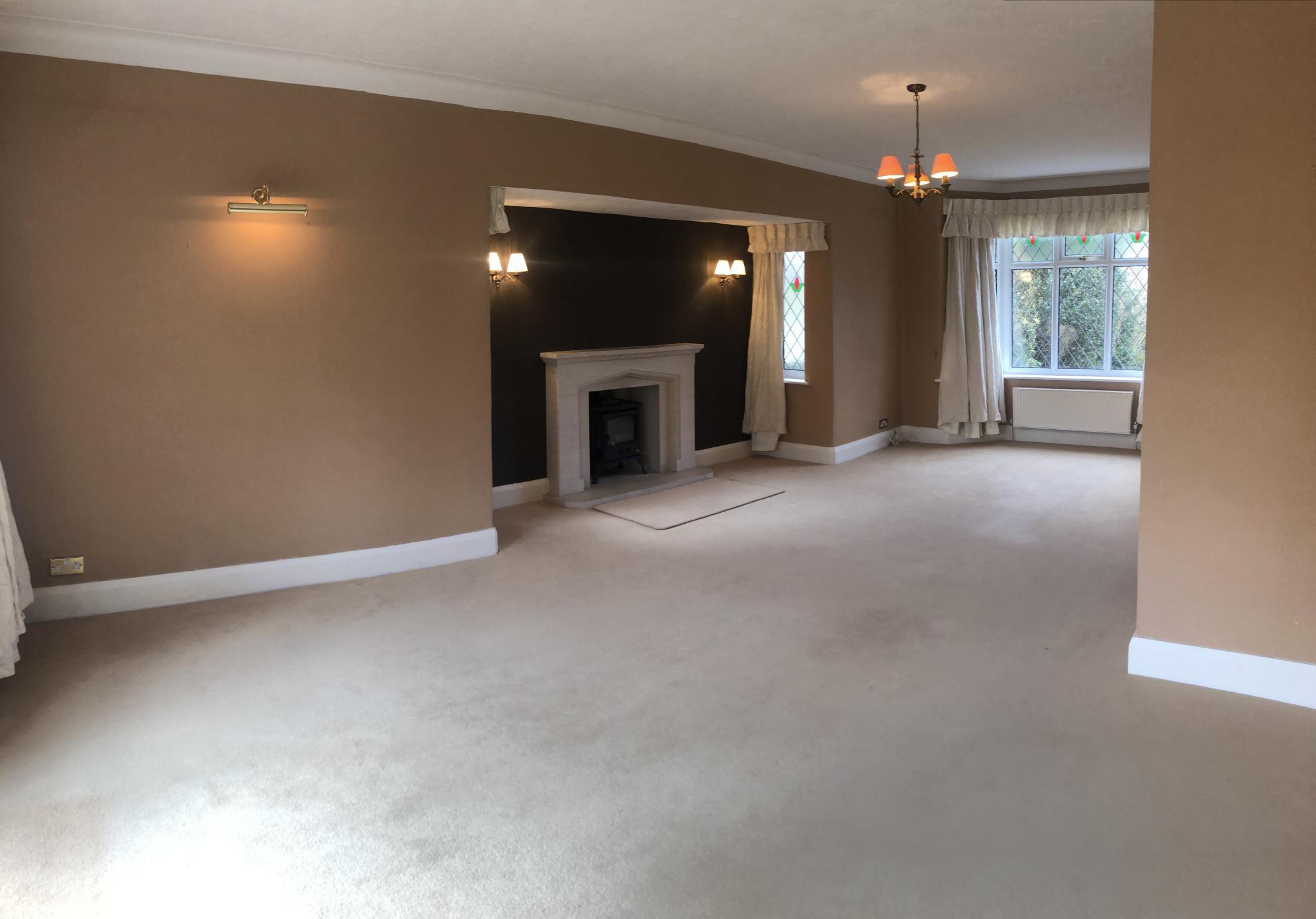 4 bedroom detached house Let in Stockport - Photograph 5.