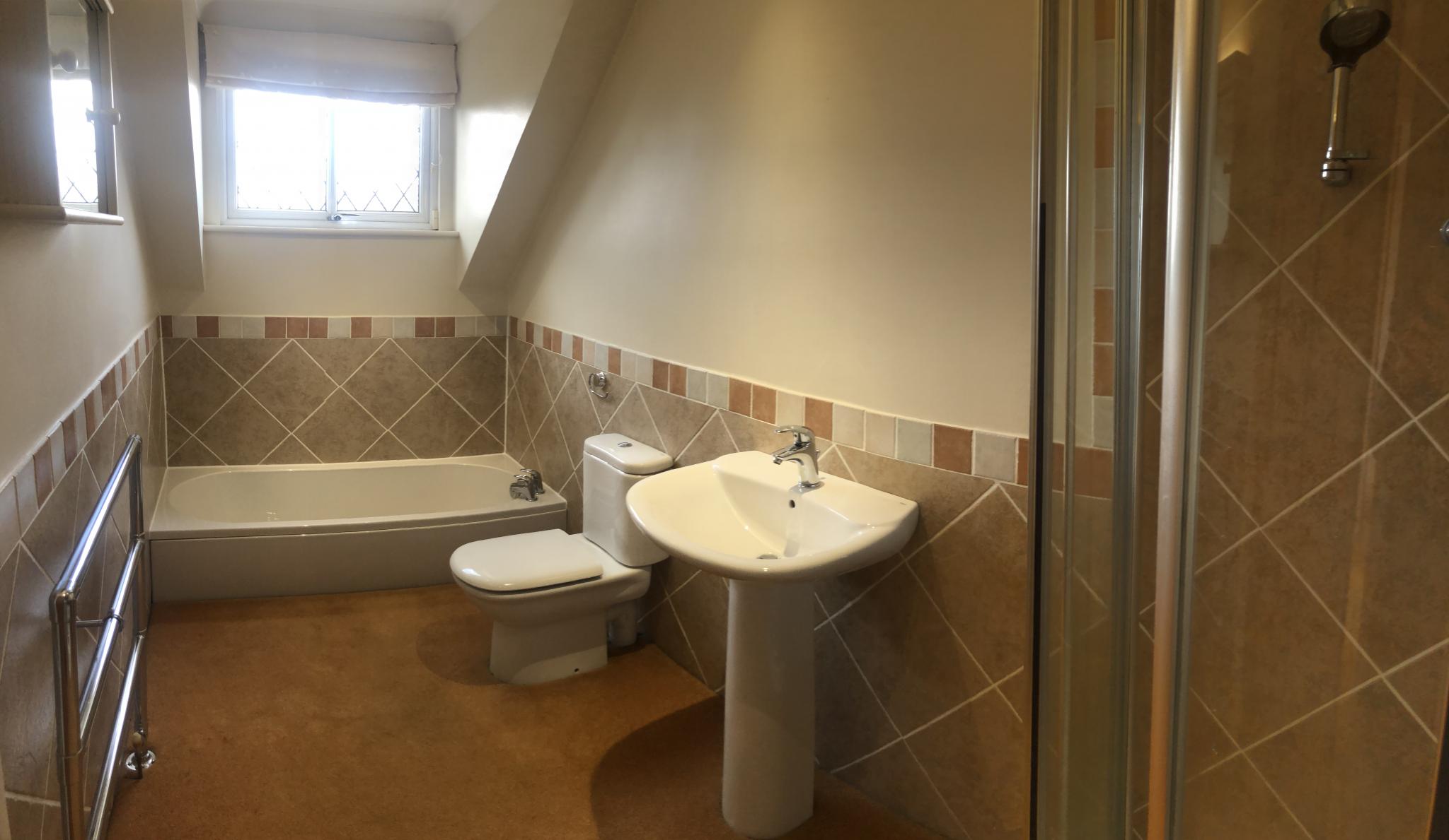 4 bedroom detached house Let in Stockport - Photograph 12.