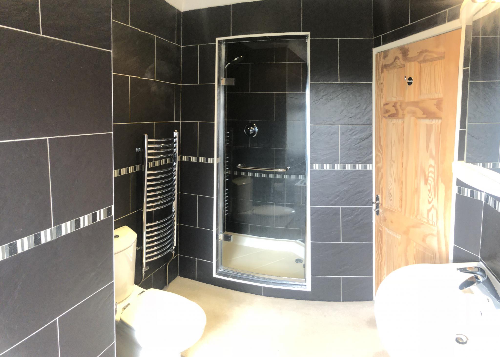 4 bedroom detached house Let in Stockport - Photograph 10.