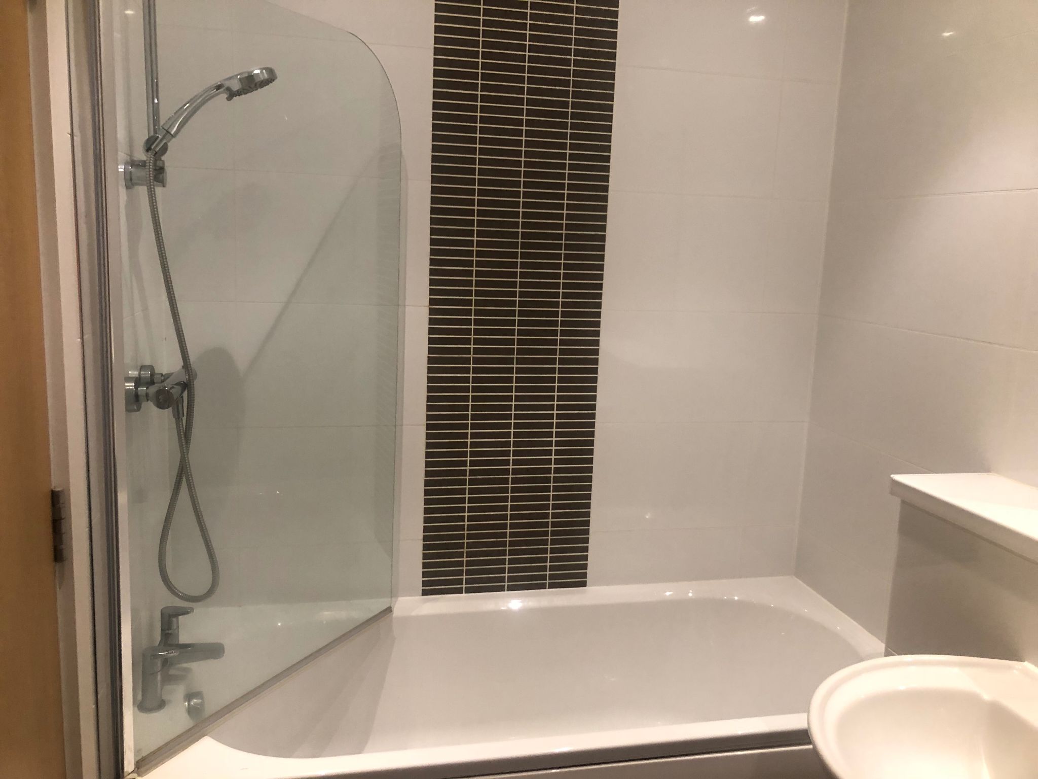 2 bedroom apartment flat/apartment Let in Stockport - Photograph 8.