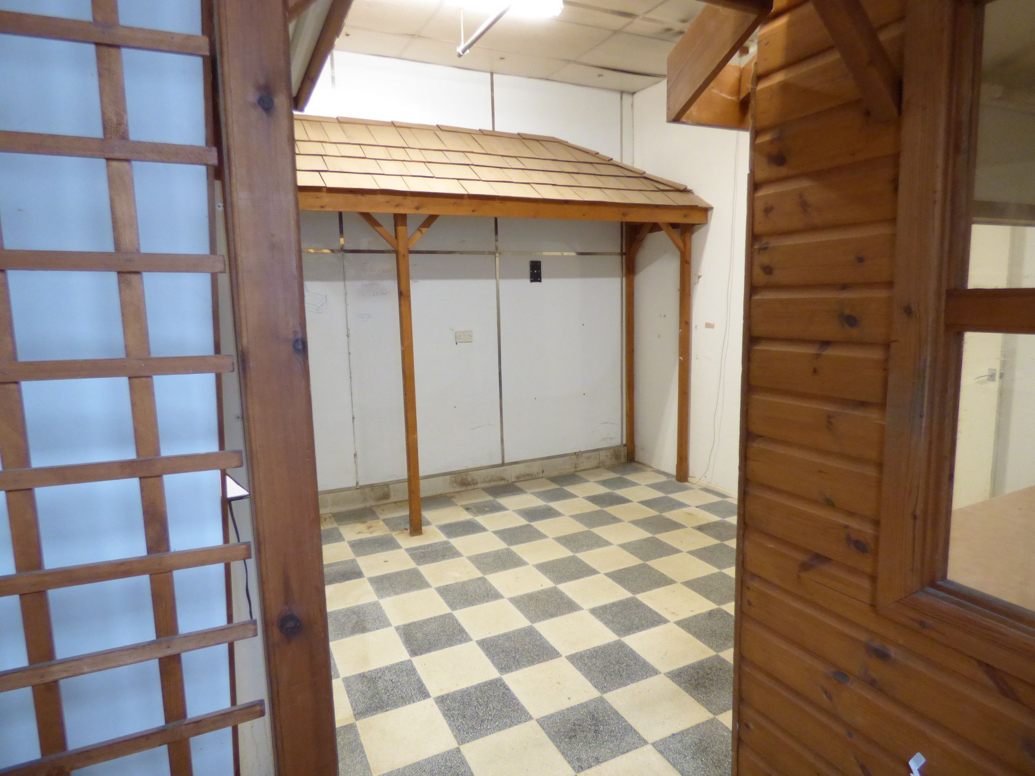 Office For Sale in Stockport - Multi Room Unit Room 1 - Photo 2.