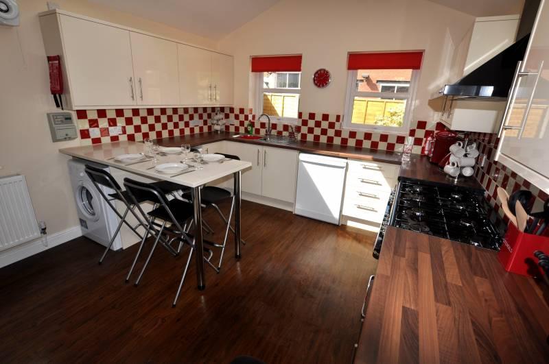 1 bedroom shared house Let in Stockport - Photograph 1.