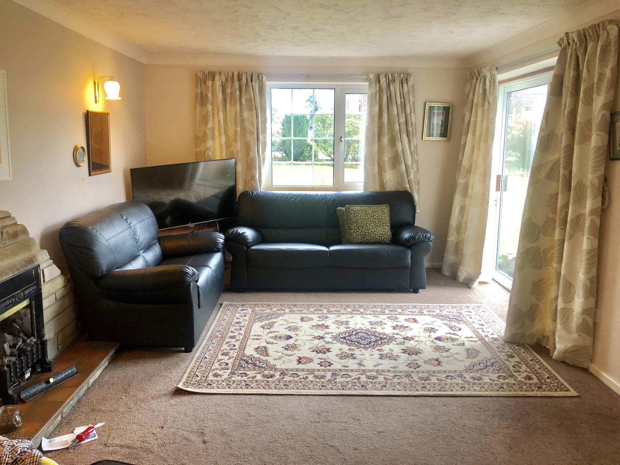 2 bedroom detached bungalow Let in Stockport - Photograph 2.