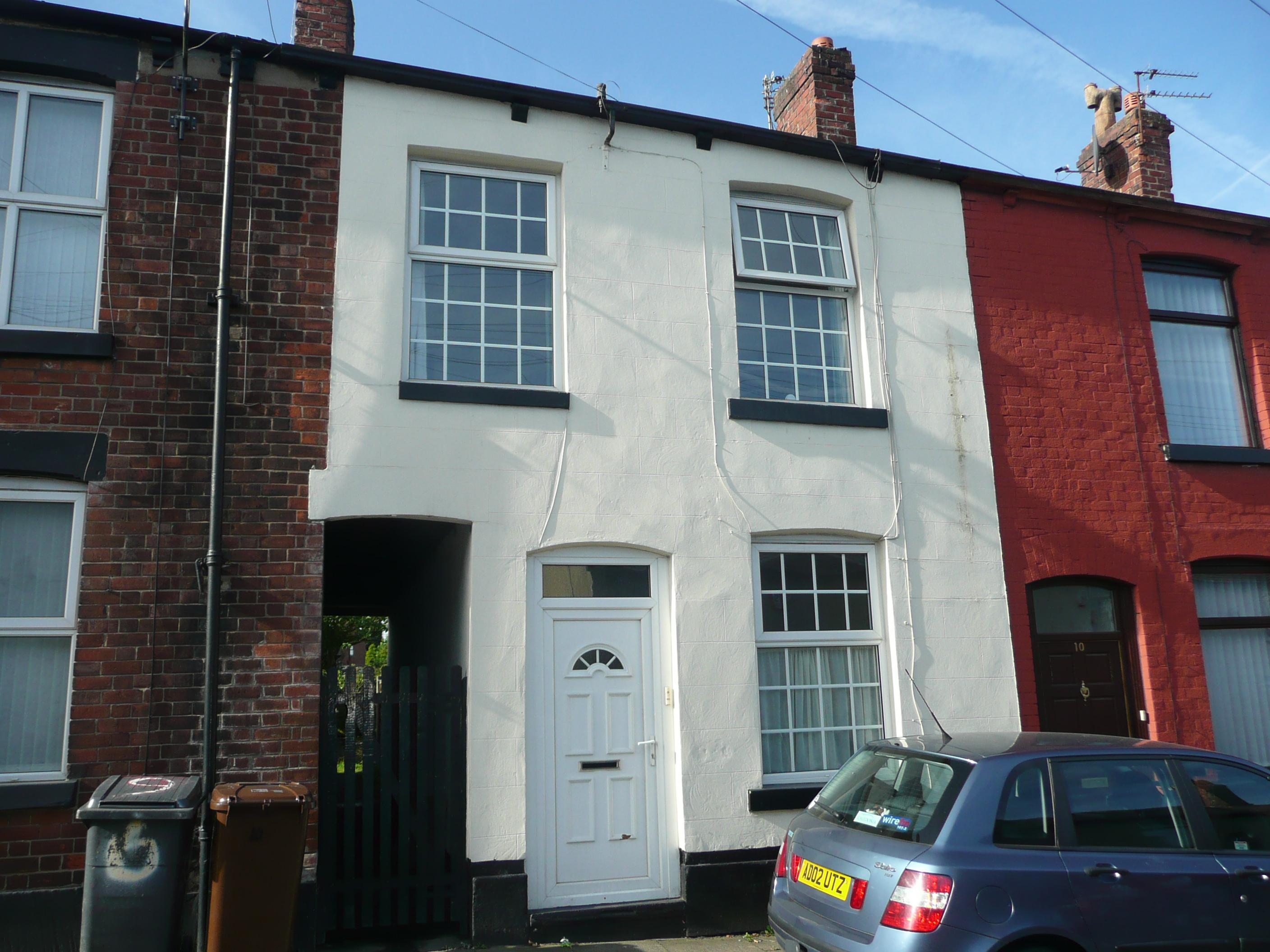 2 bedroom mid terraced house Let in Hyde - 0.