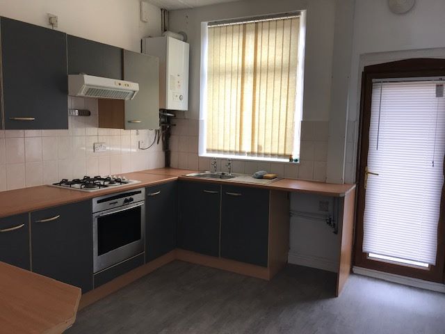 2 bedroom mid terraced house Let in Stockport - Photograph 3.
