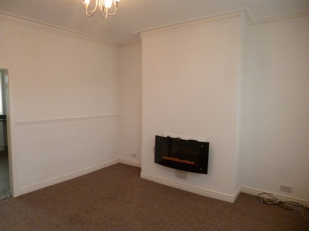 2 bedroom mid terraced house Let in Hyde - 0.