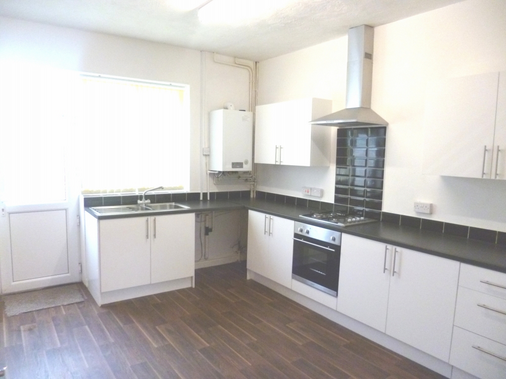 2 bedroom mid terraced house Let in Hyde - 0.