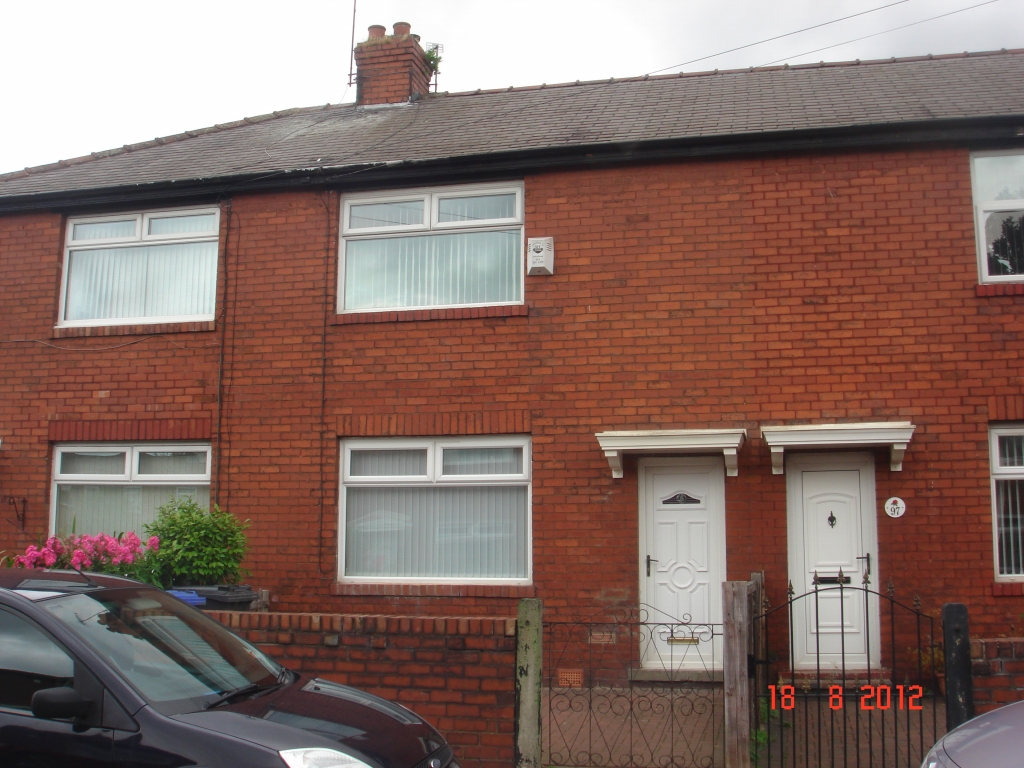 2 bedroom house Let in Manchester - 0.