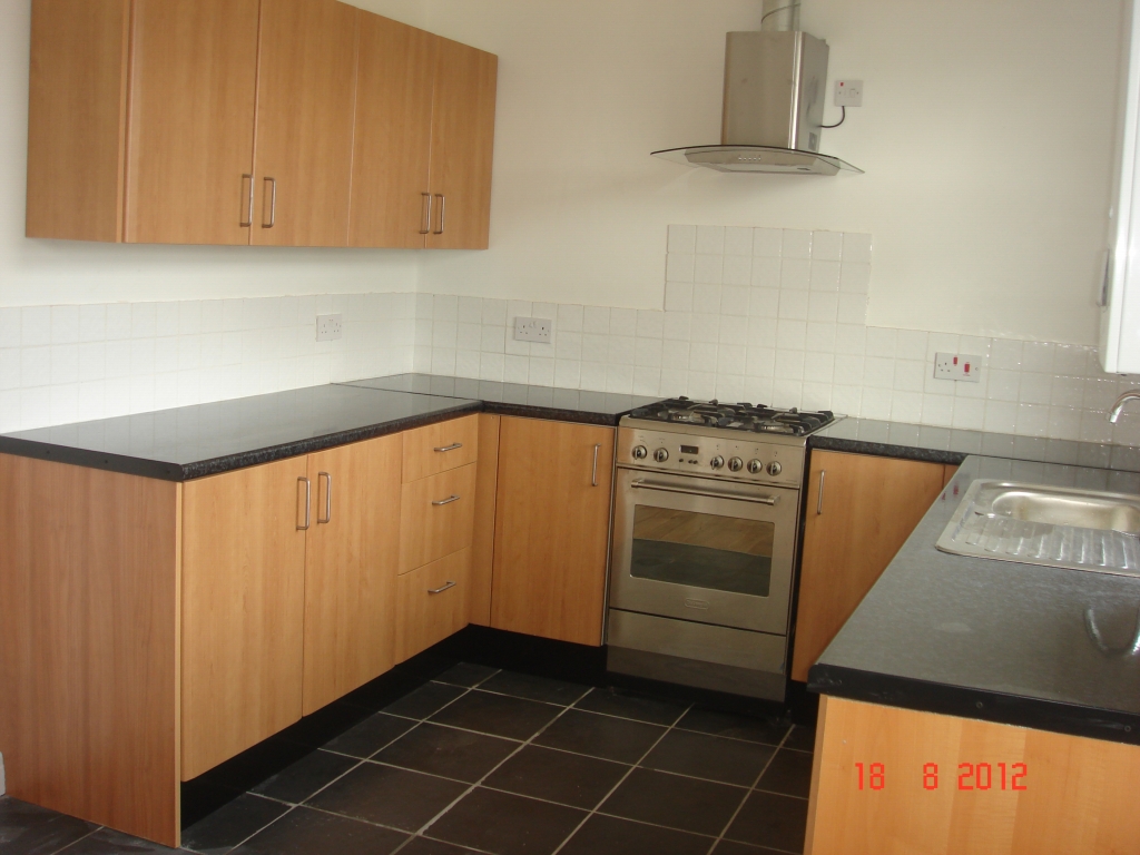 2 bedroom house Let in Manchester - 0.