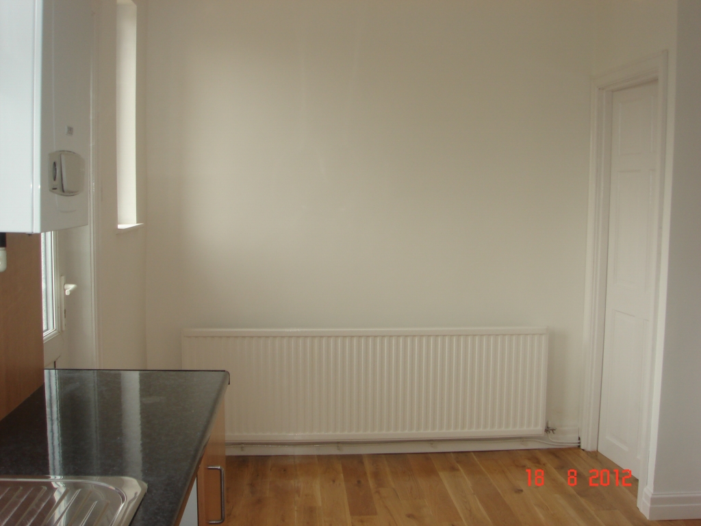 2 bedroom house Let in Manchester - 0.