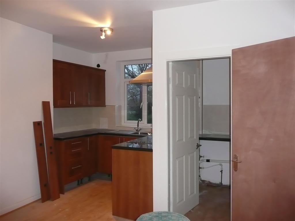 3 bedroom Let in Hyde - 0.