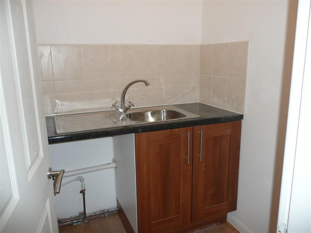 3 bedroom Let in Hyde - 0.