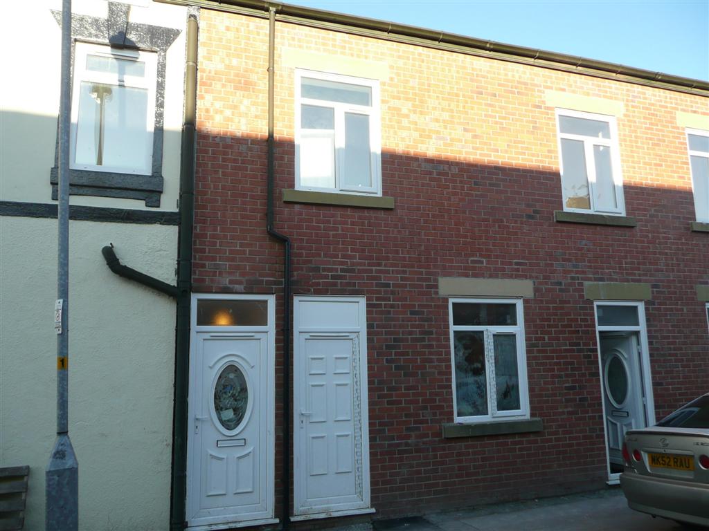 3 bedroom Let in Hyde - 0.