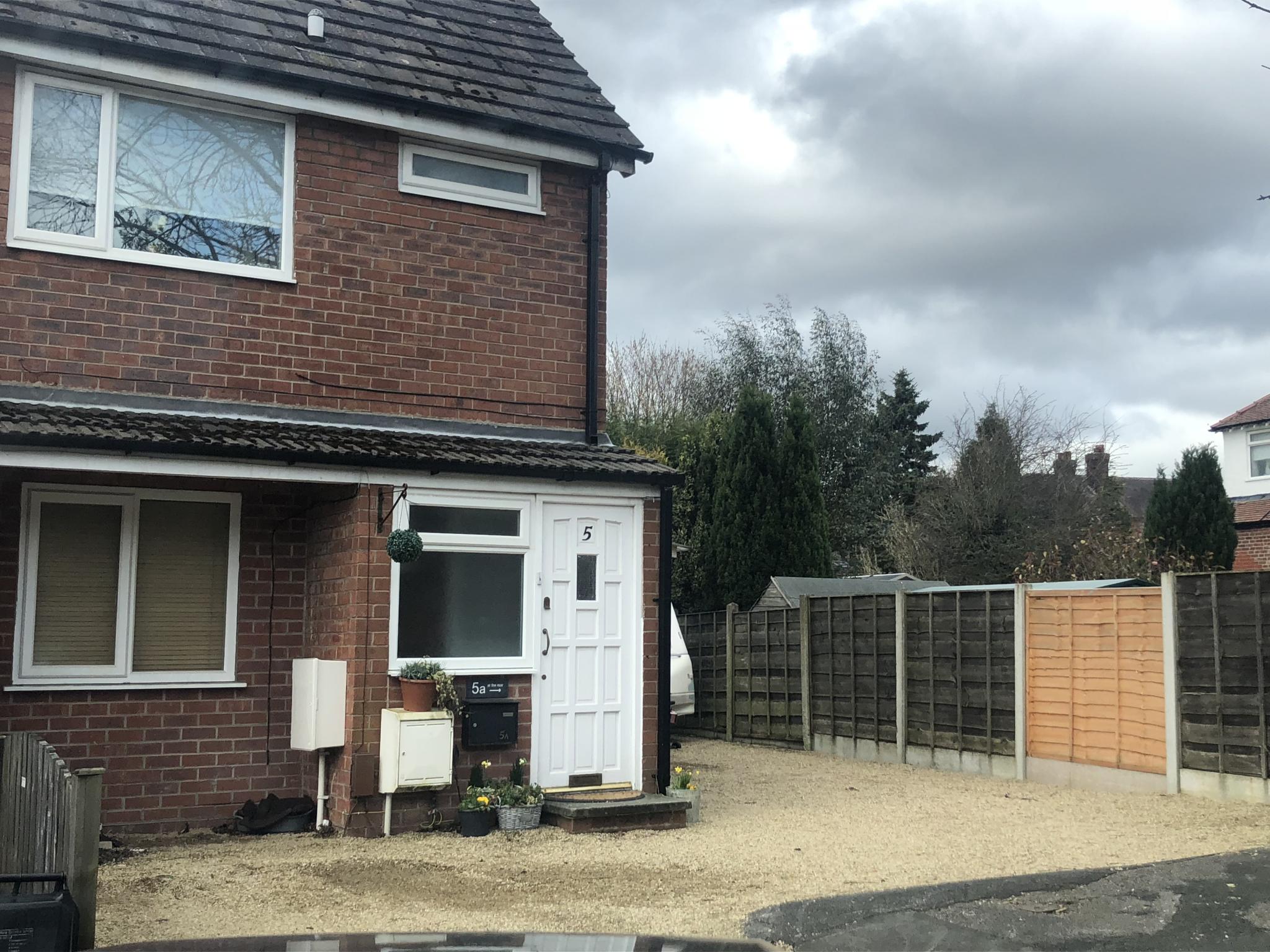 1 bedroom apartment flat/apartment Let in Stockport - Photograph 1..