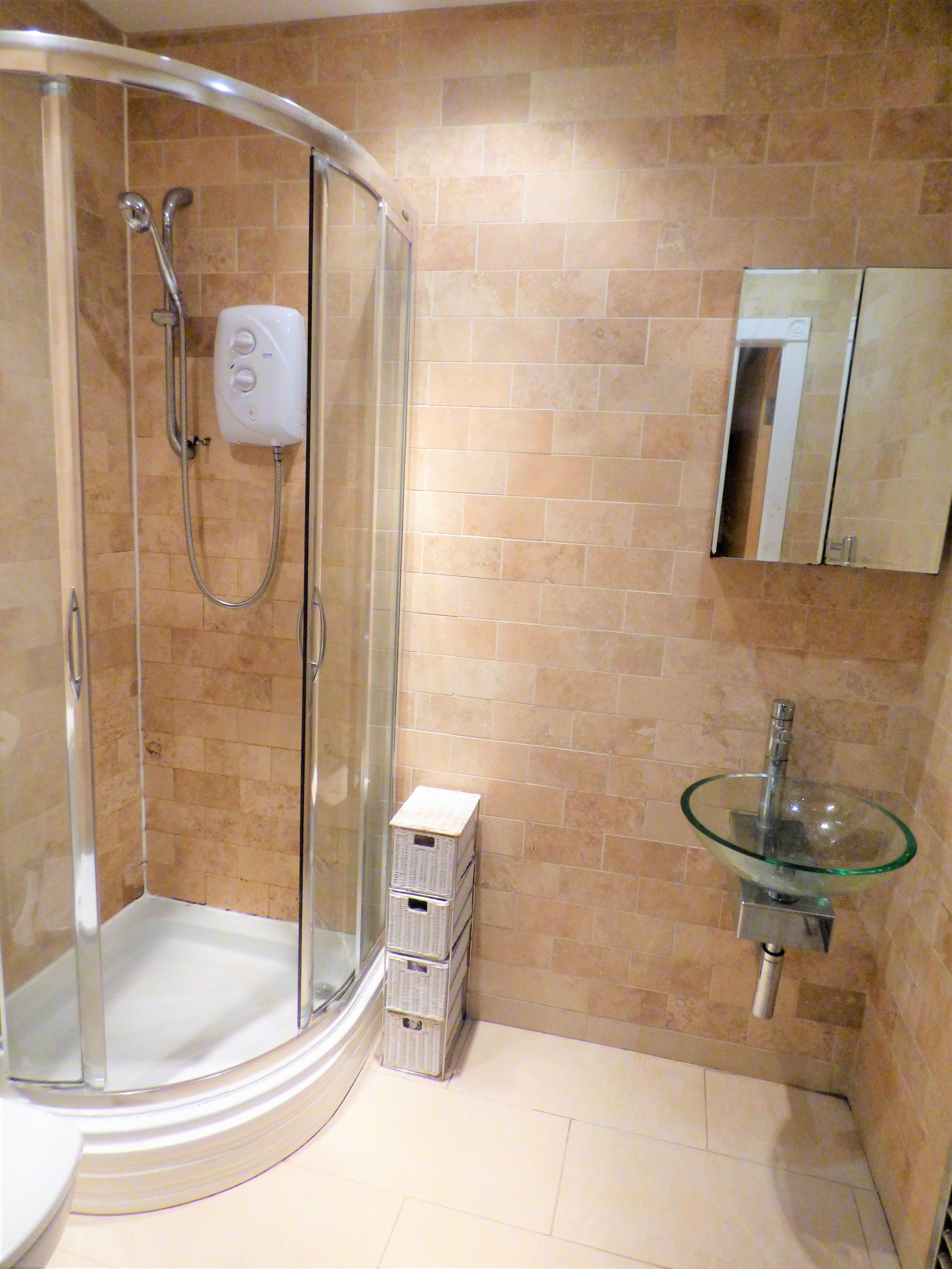 2 bedroom penthouse flat/apartment Under Offer in Manchester - Photograph 15.