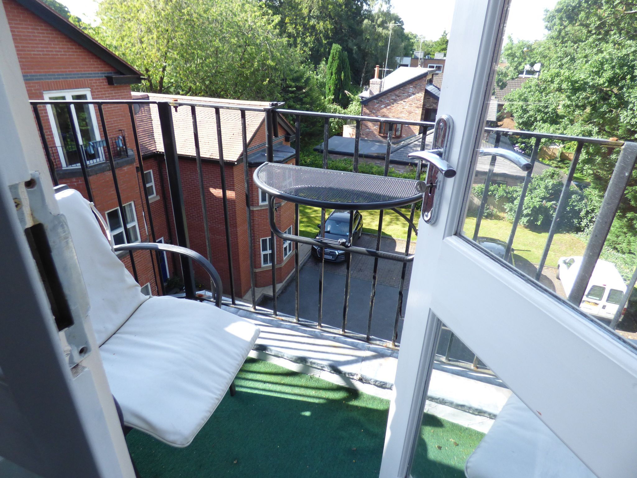 2 bedroom penthouse flat/apartment Under Offer in Manchester - Photograph 13.