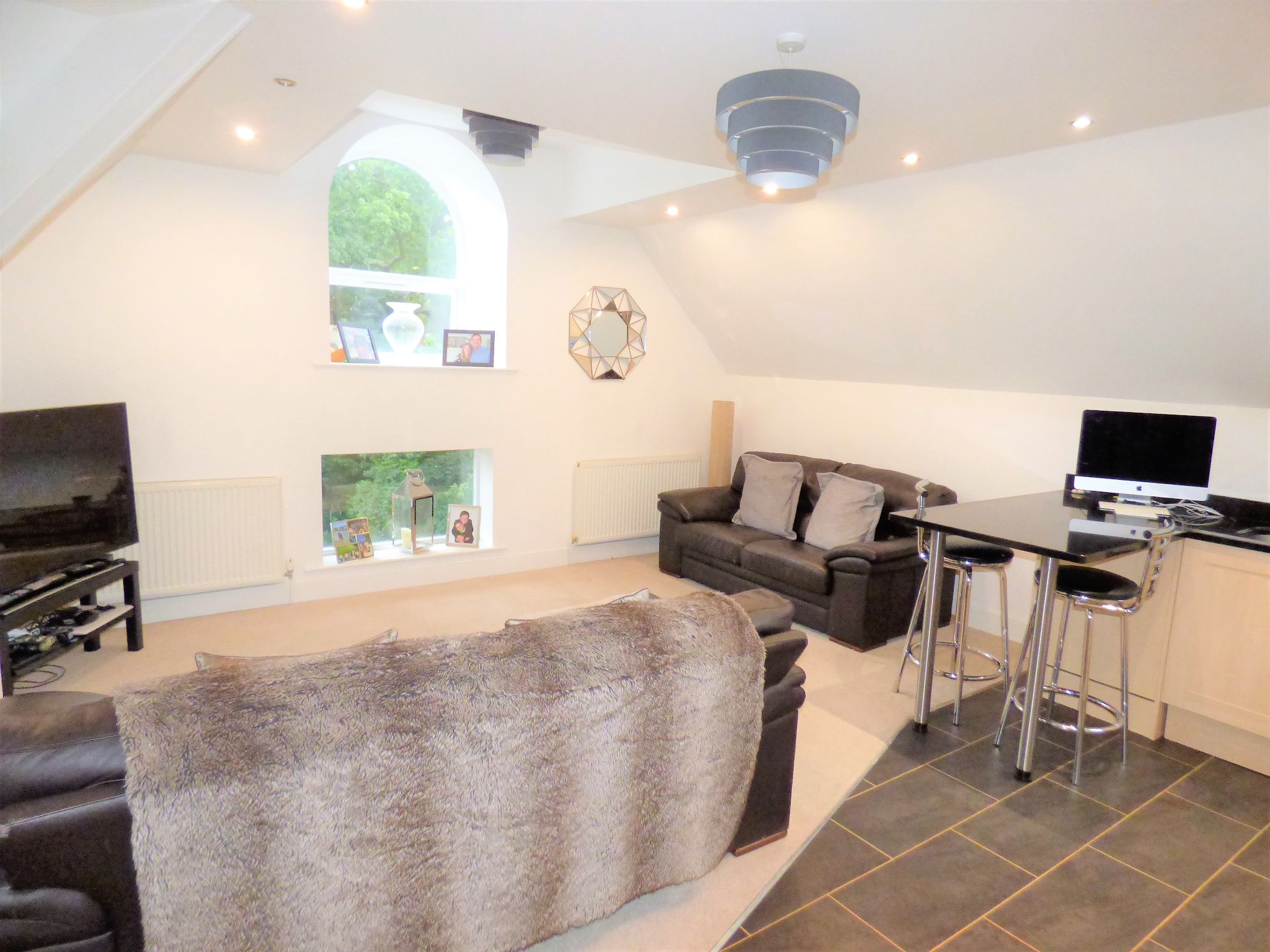 2 bedroom penthouse flat/apartment Under Offer in Manchester - Photograph 4.