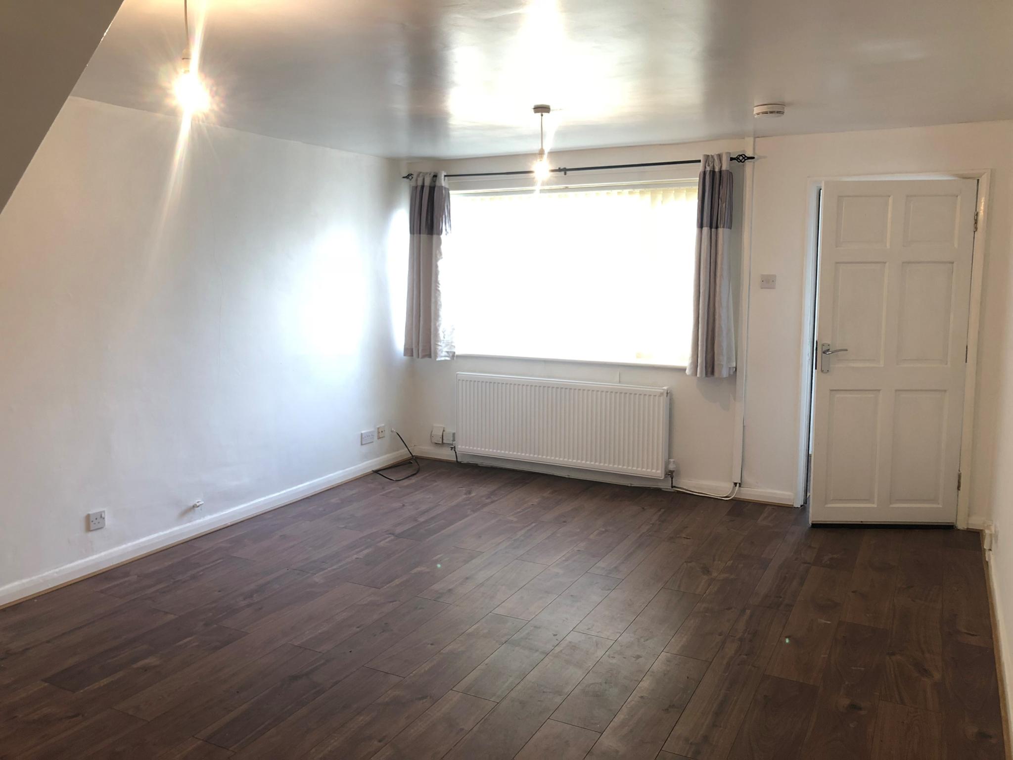 2 bedroom semi-detached house Let in Stockport - Photograph 2.