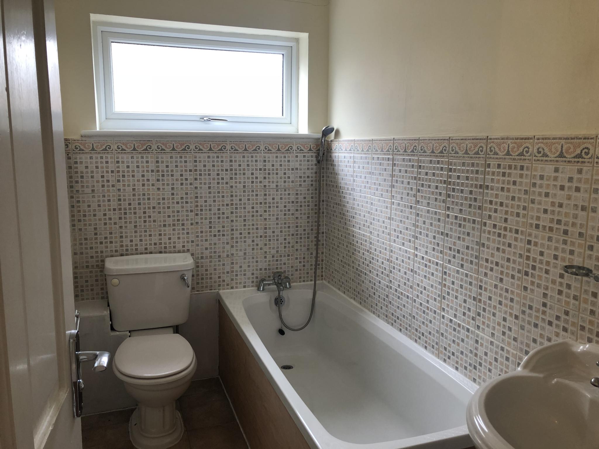 2 bedroom semi-detached house Let in Stockport - Photograph 7.