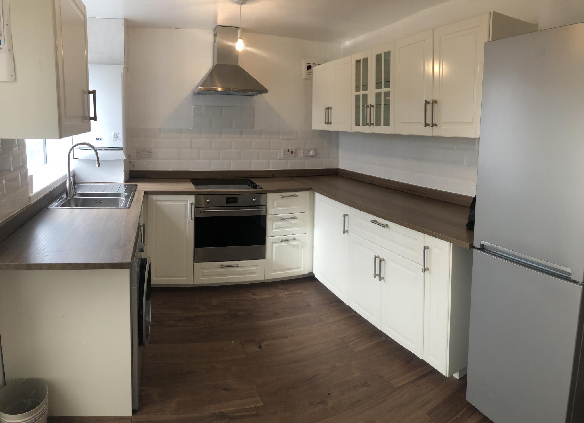 2 bedroom semi-detached house Let in Stockport - Photograph 3.