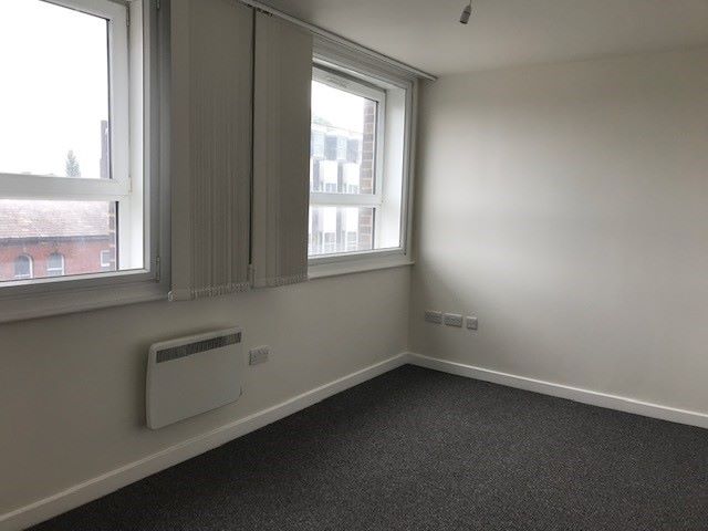 1 bedroom apartment flat/apartment Let in Stockport - Photograph 7.
