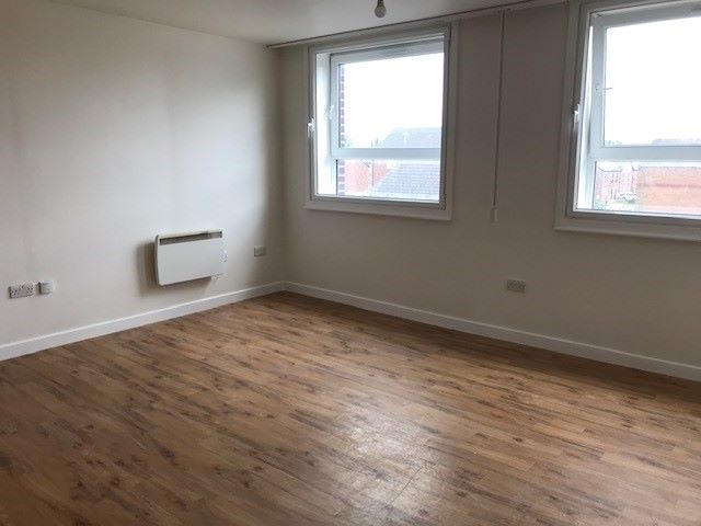 1 bedroom apartment flat/apartment Let in Stockport - Photograph 6.