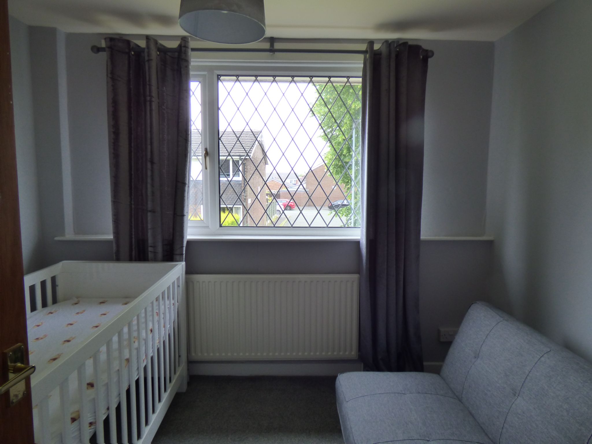 3 bedroom mews house Let in Stockport - Bedroom Three.