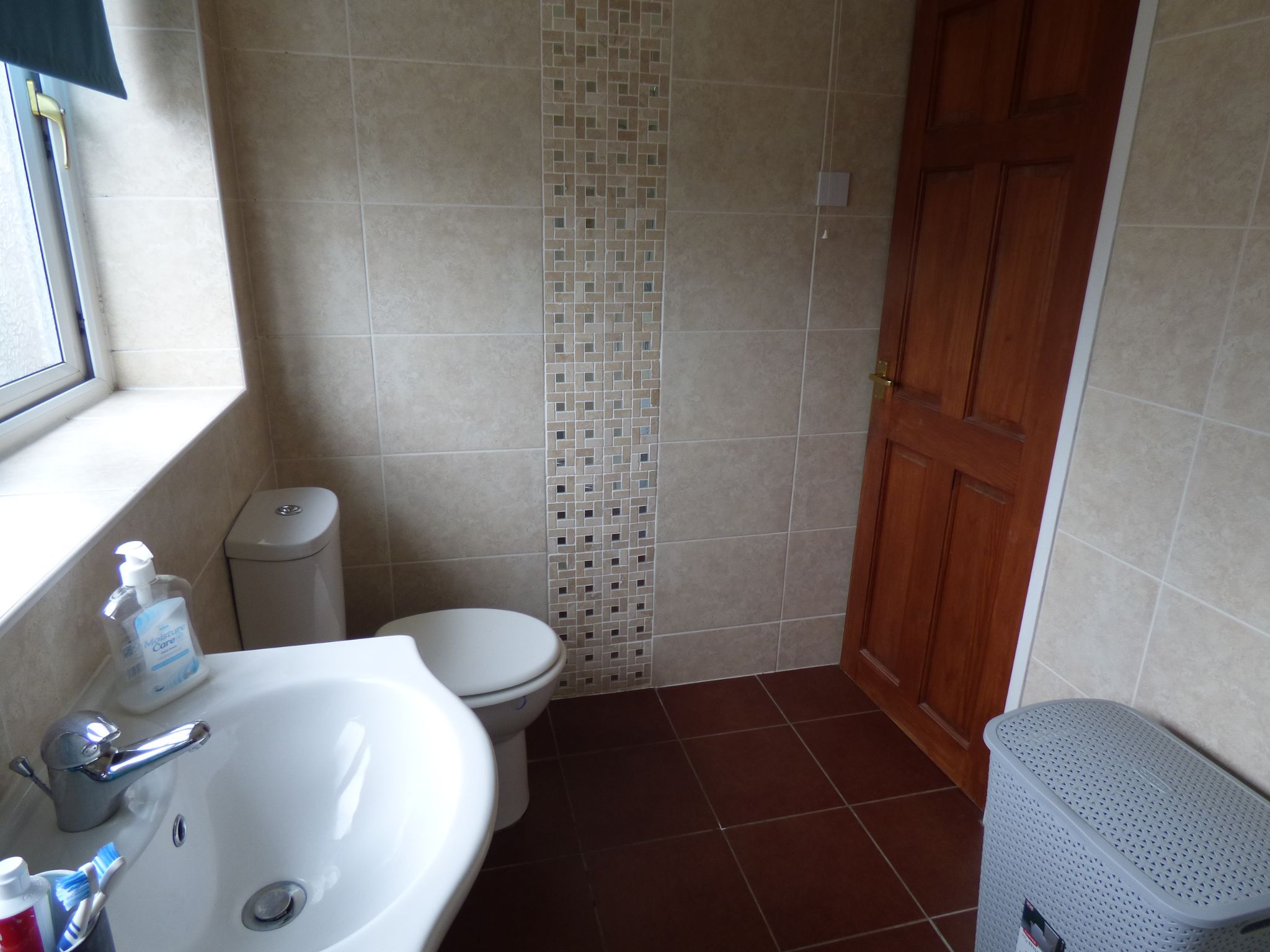 3 bedroom mews house Let in Stockport - Bathroom.