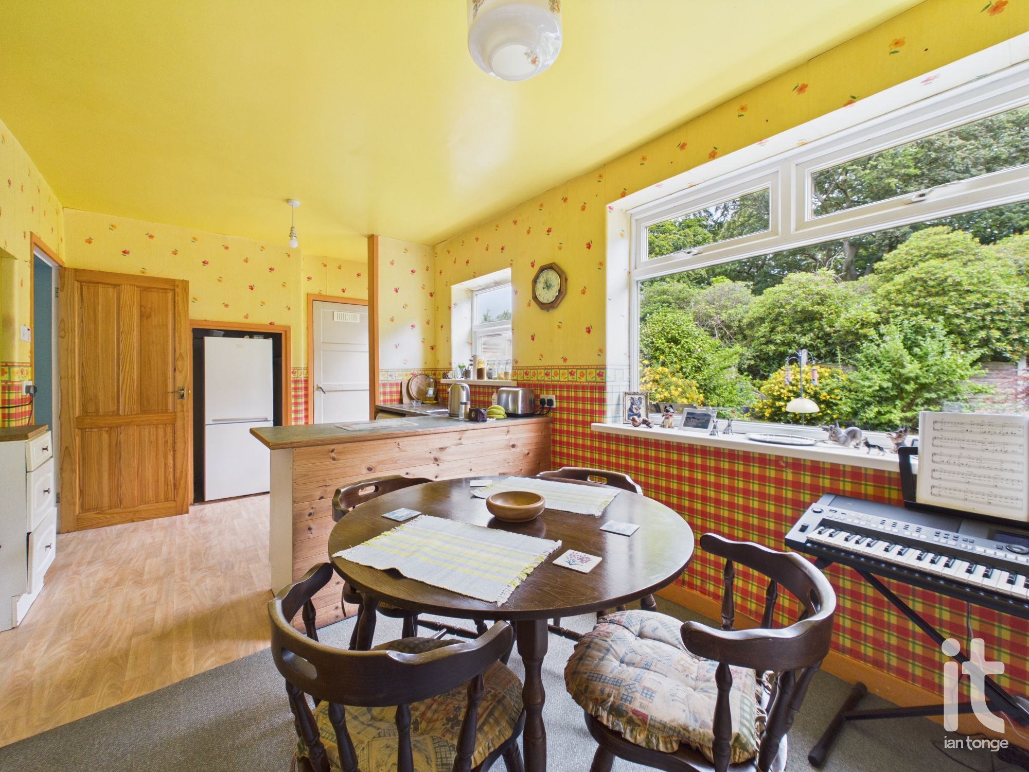 3 bedroom mid terraced house For Sale in Stockport - Photograph 5.