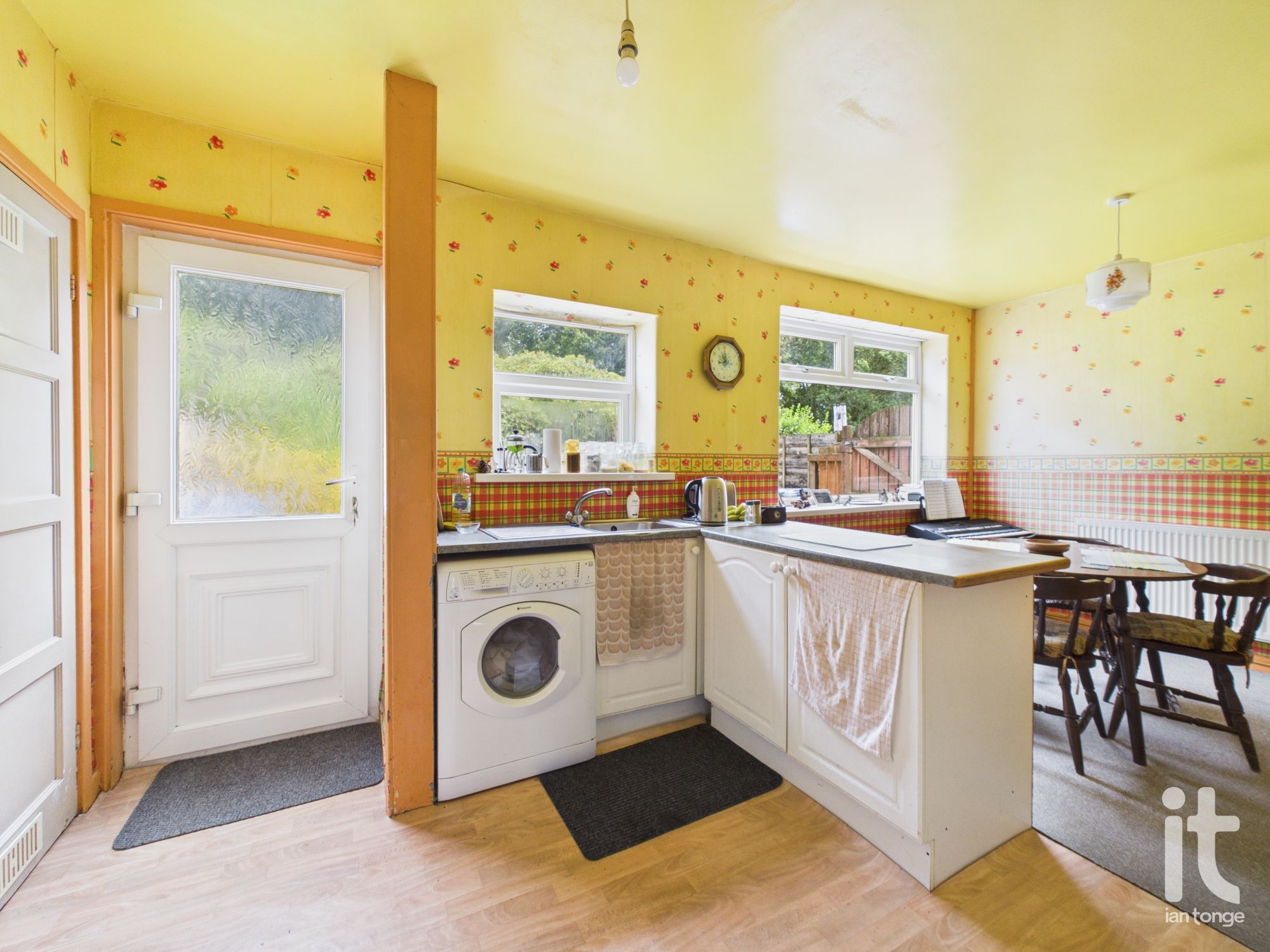 3 bedroom mid terraced house For Sale in Stockport - Photograph 6.