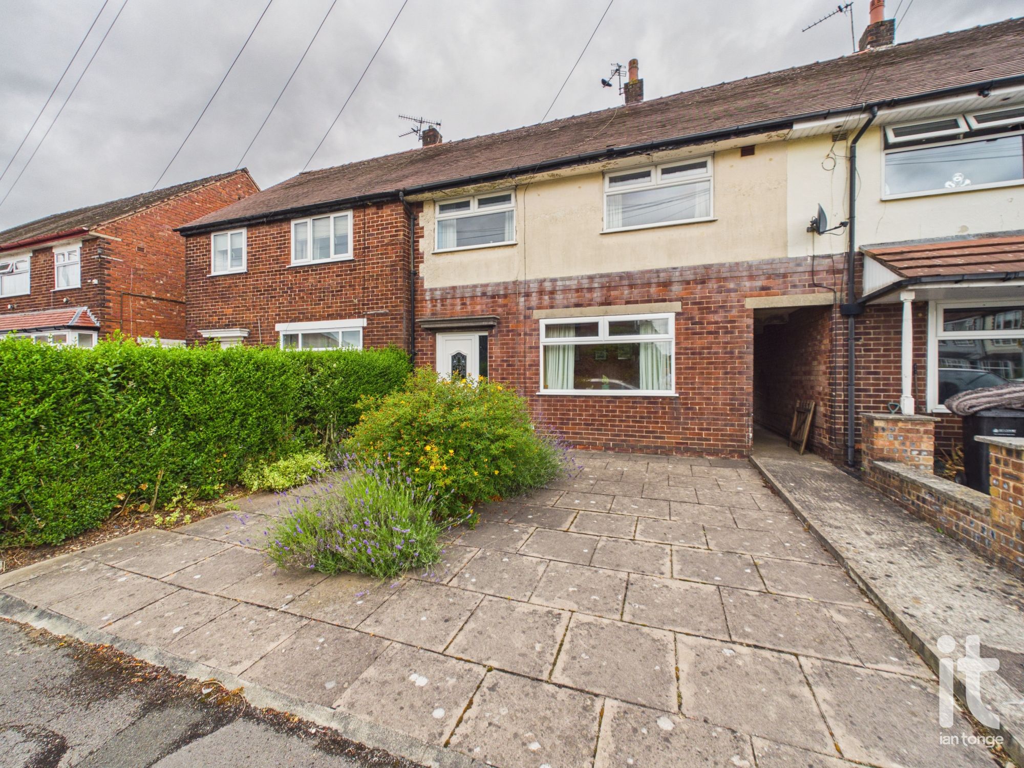 3 bedroom mid terraced house For Sale in Stockport - Property photograph.