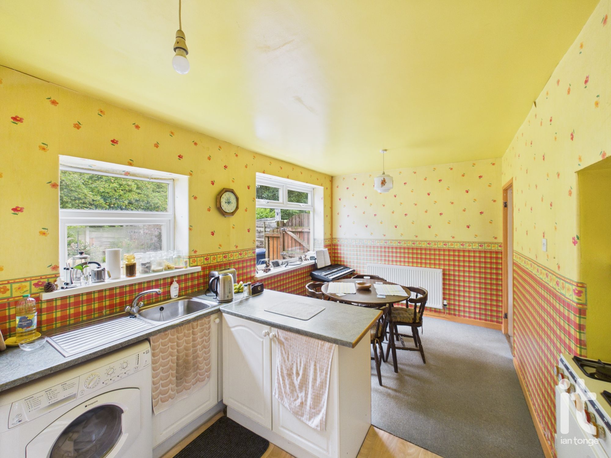 3 bedroom mid terraced house For Sale in Stockport - Photograph 3.