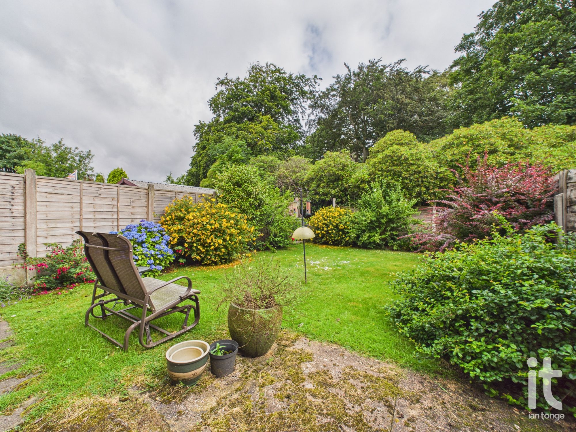 3 bedroom mid terraced house For Sale in Stockport - Property photograph.