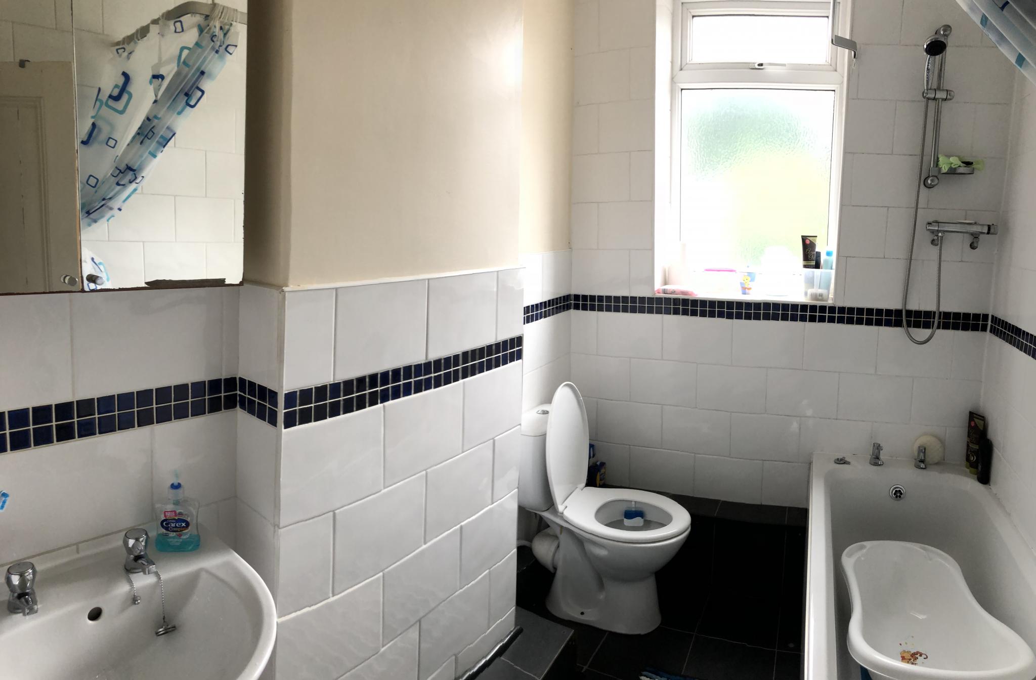 2 bedroom apartment flat/apartment Let in Stockport - Photograph 7.