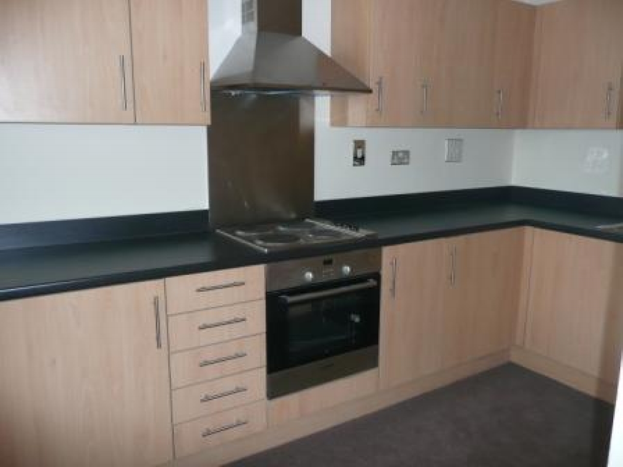 2 bedroom Let in Hyde - 0.