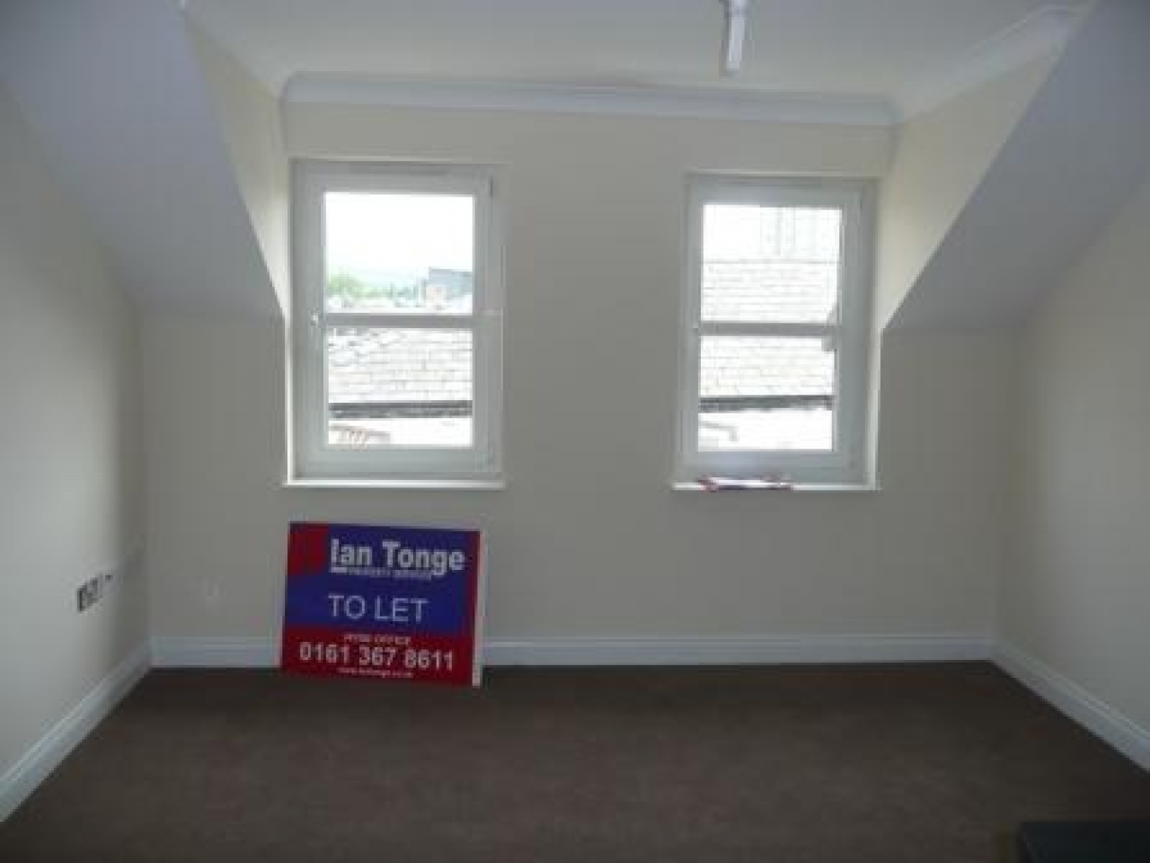2 bedroom Let in Hyde - 0.